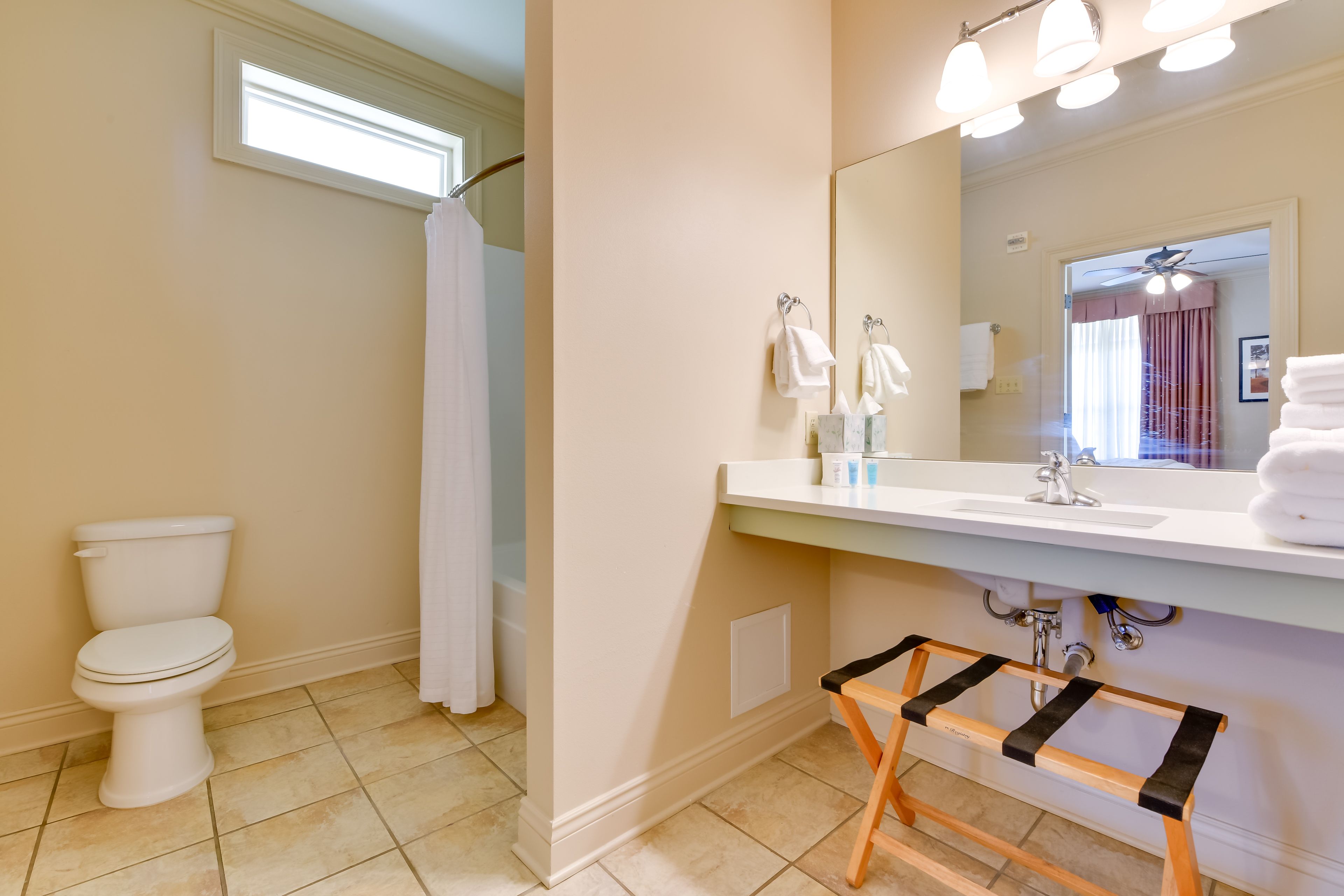 En-Suite Bathroom | 1st Floor