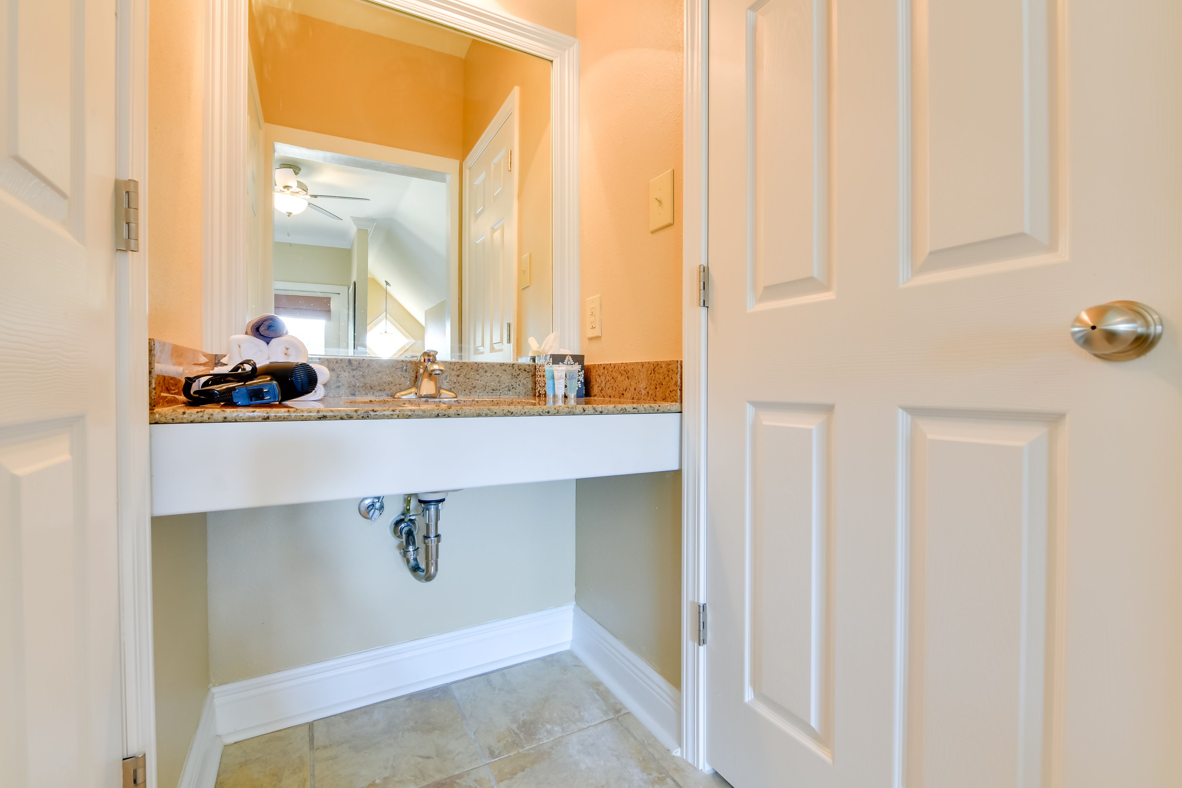 En-Suite Bathroom | 2nd Floor