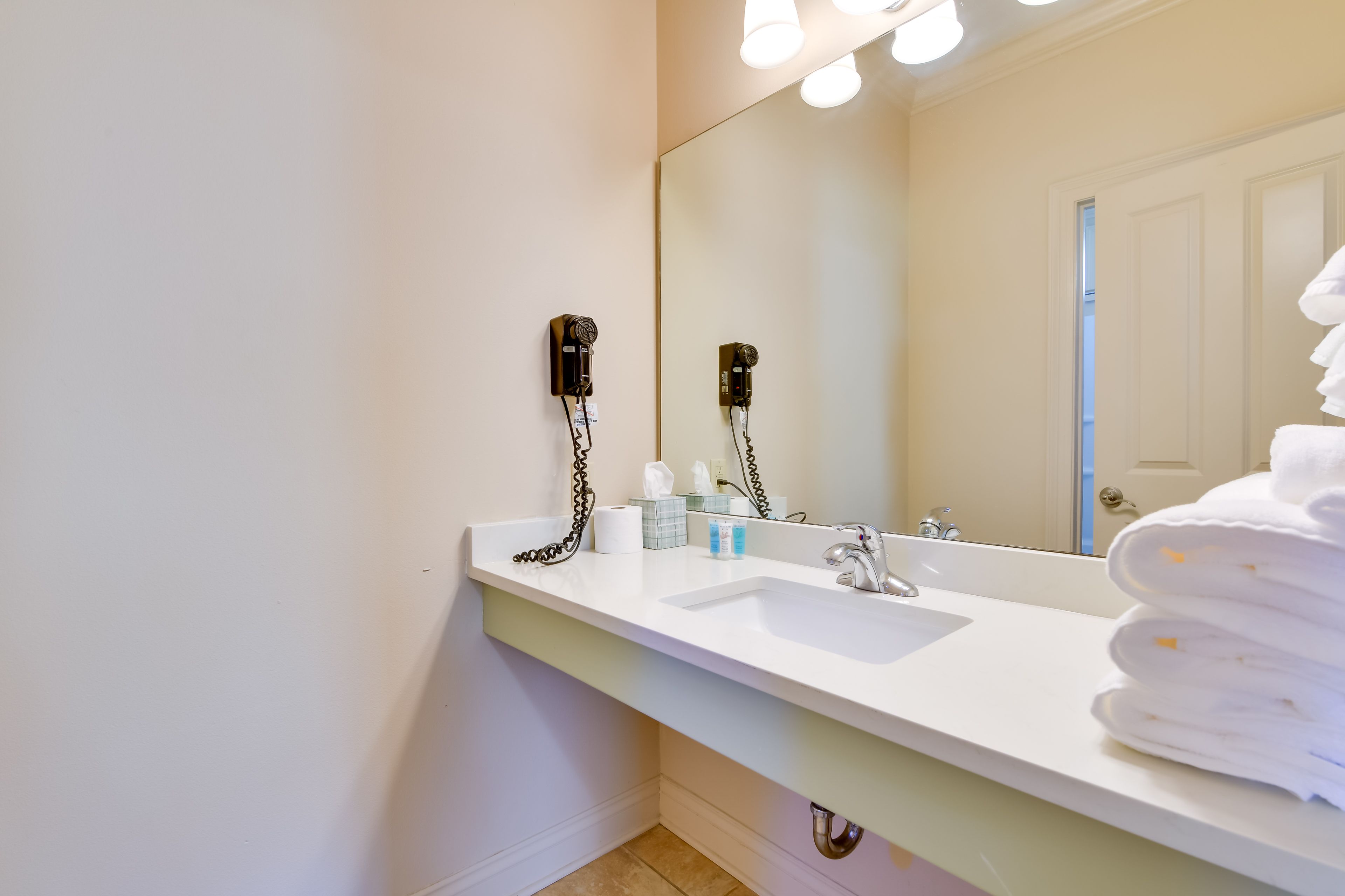 En-Suite Bathroom | 1st Floor
