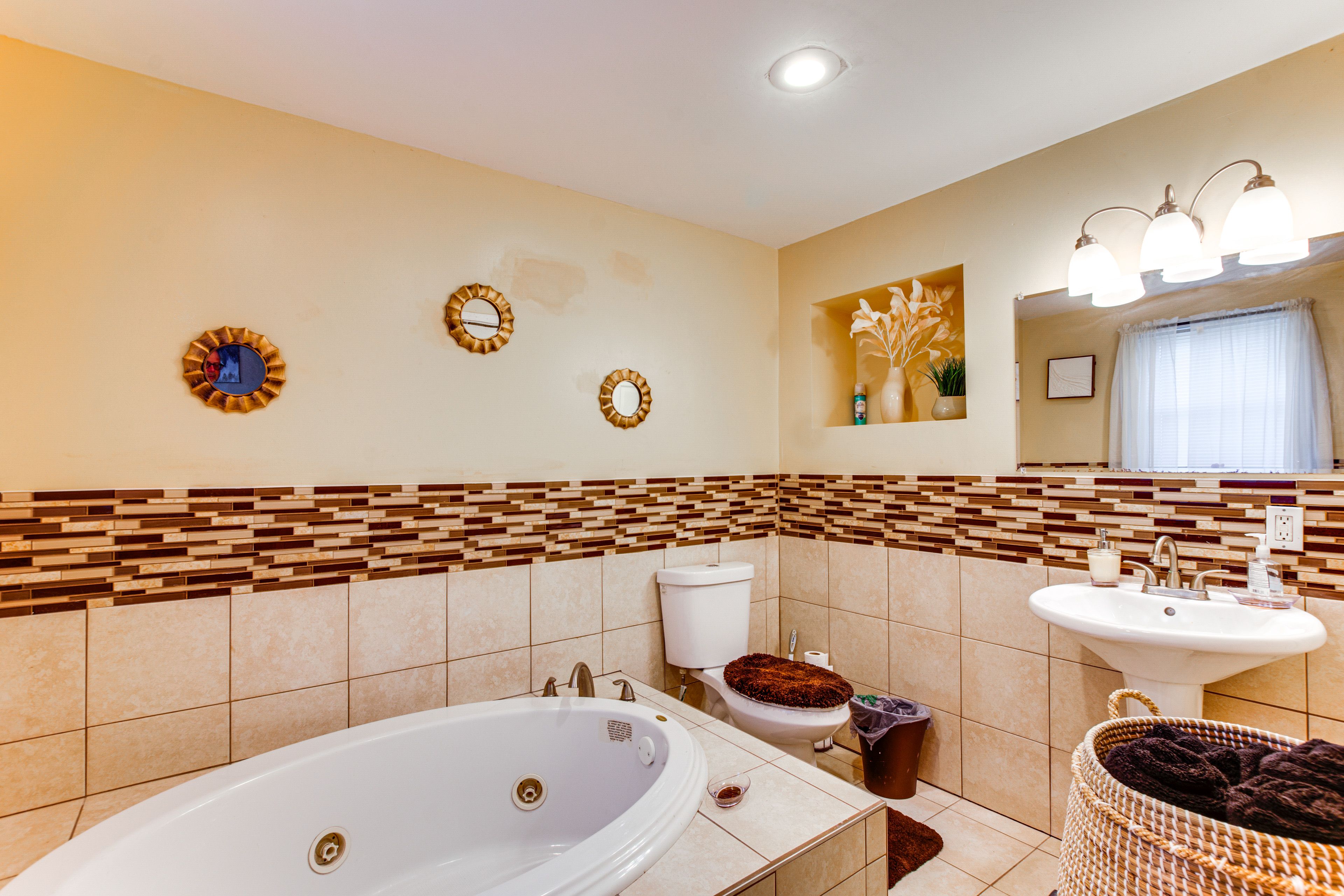 Full Bathroom | 1st Floor