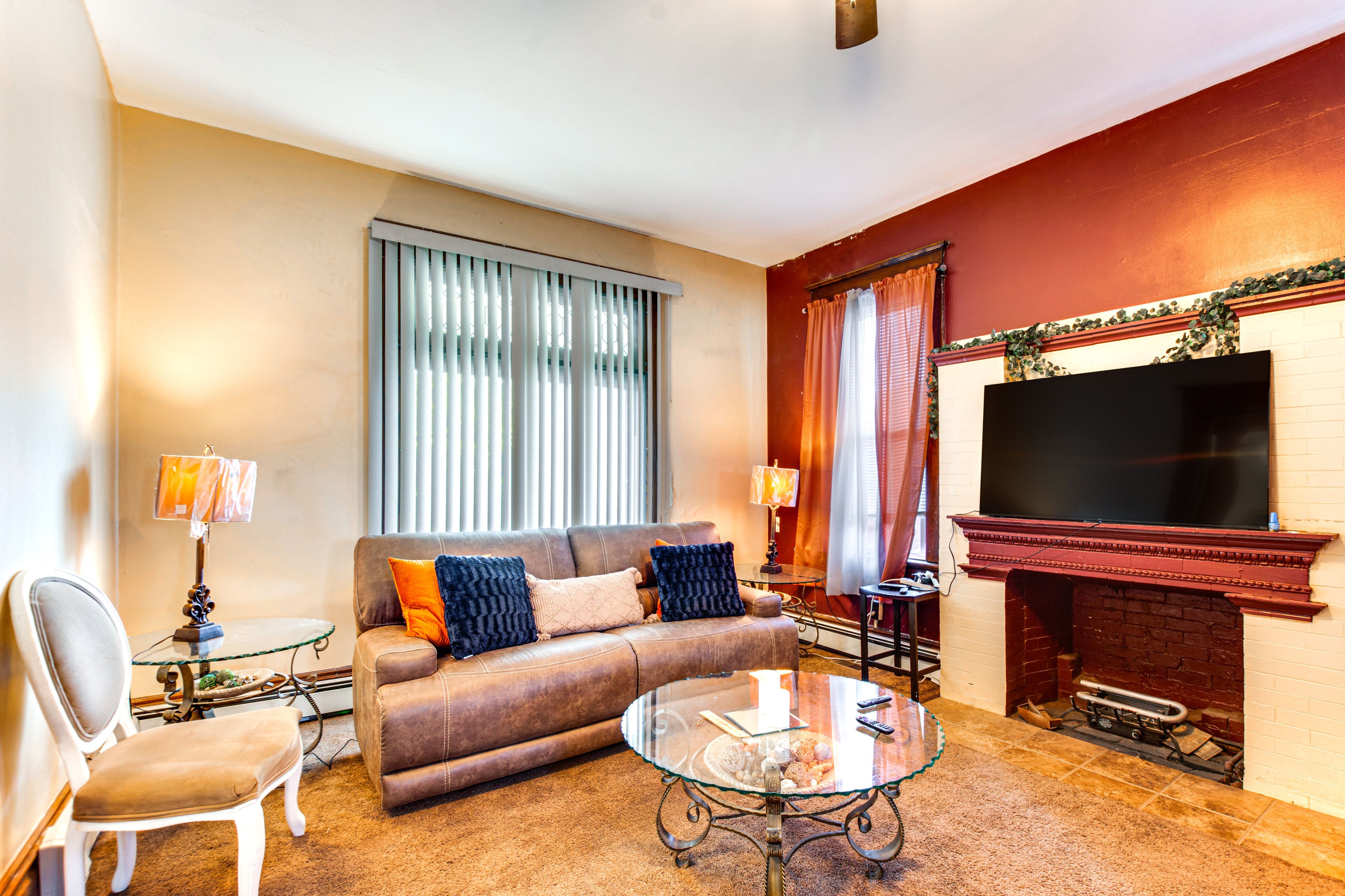 Living Room | 1st Floor | Free WiFi | Central A/C & Heat | Smart TV