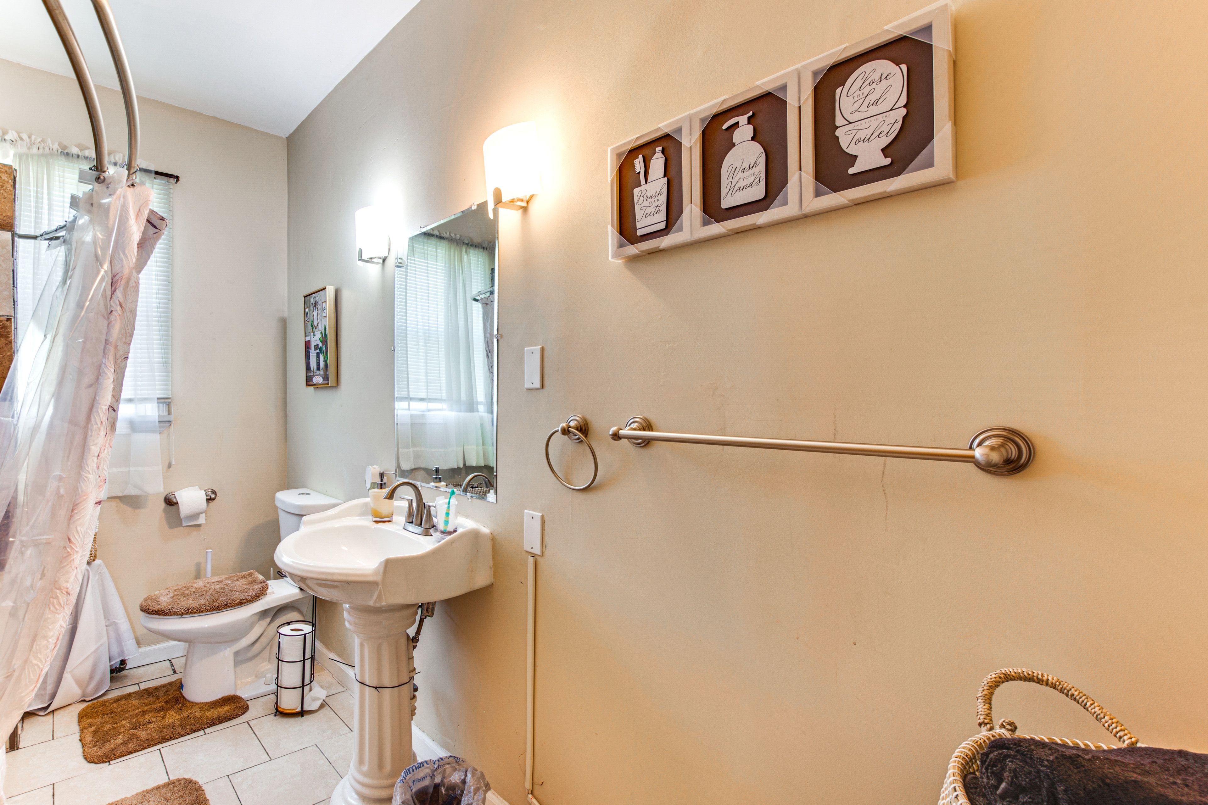 Full Bathroom | 2nd Floor