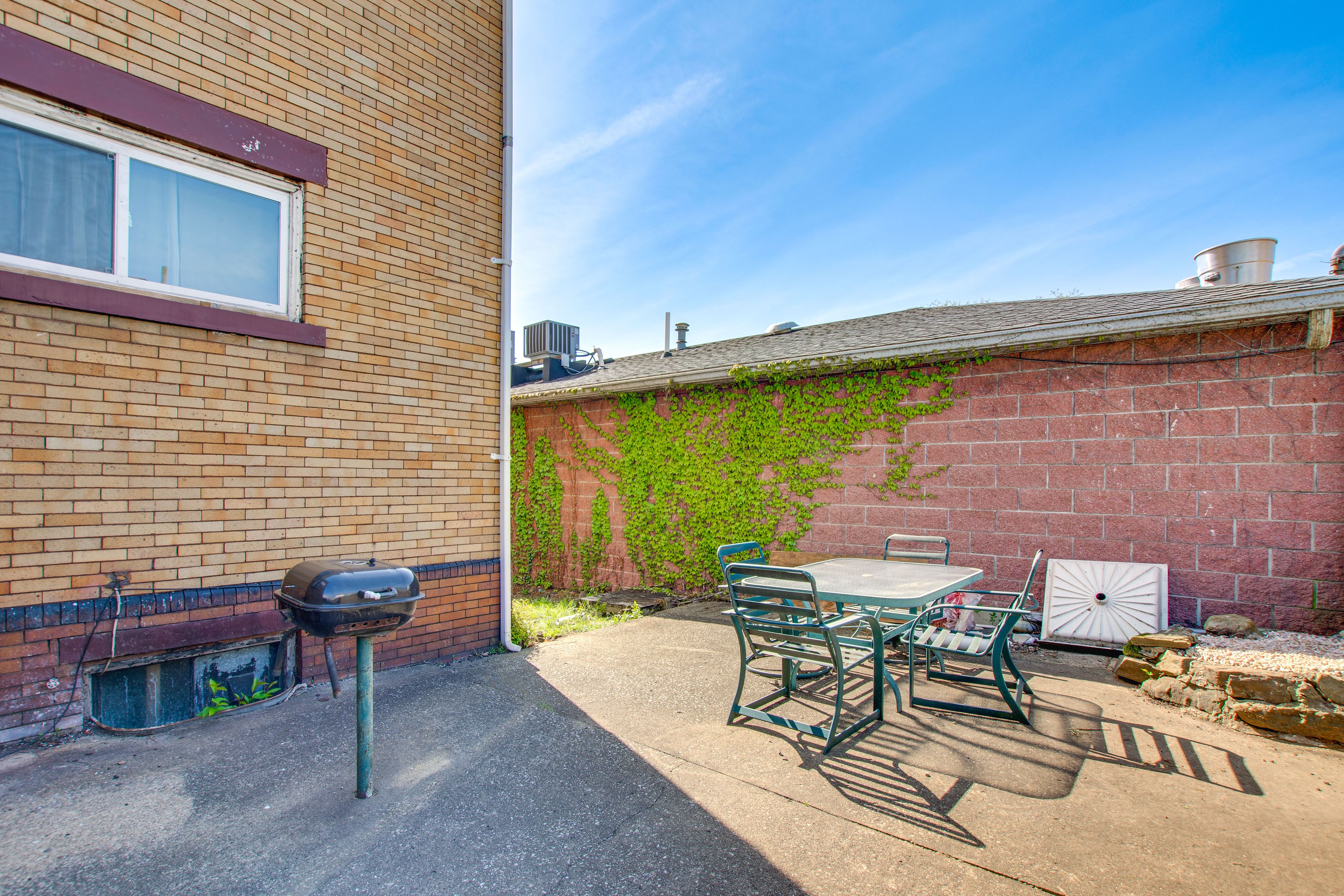 Patio | Charcoal Grill