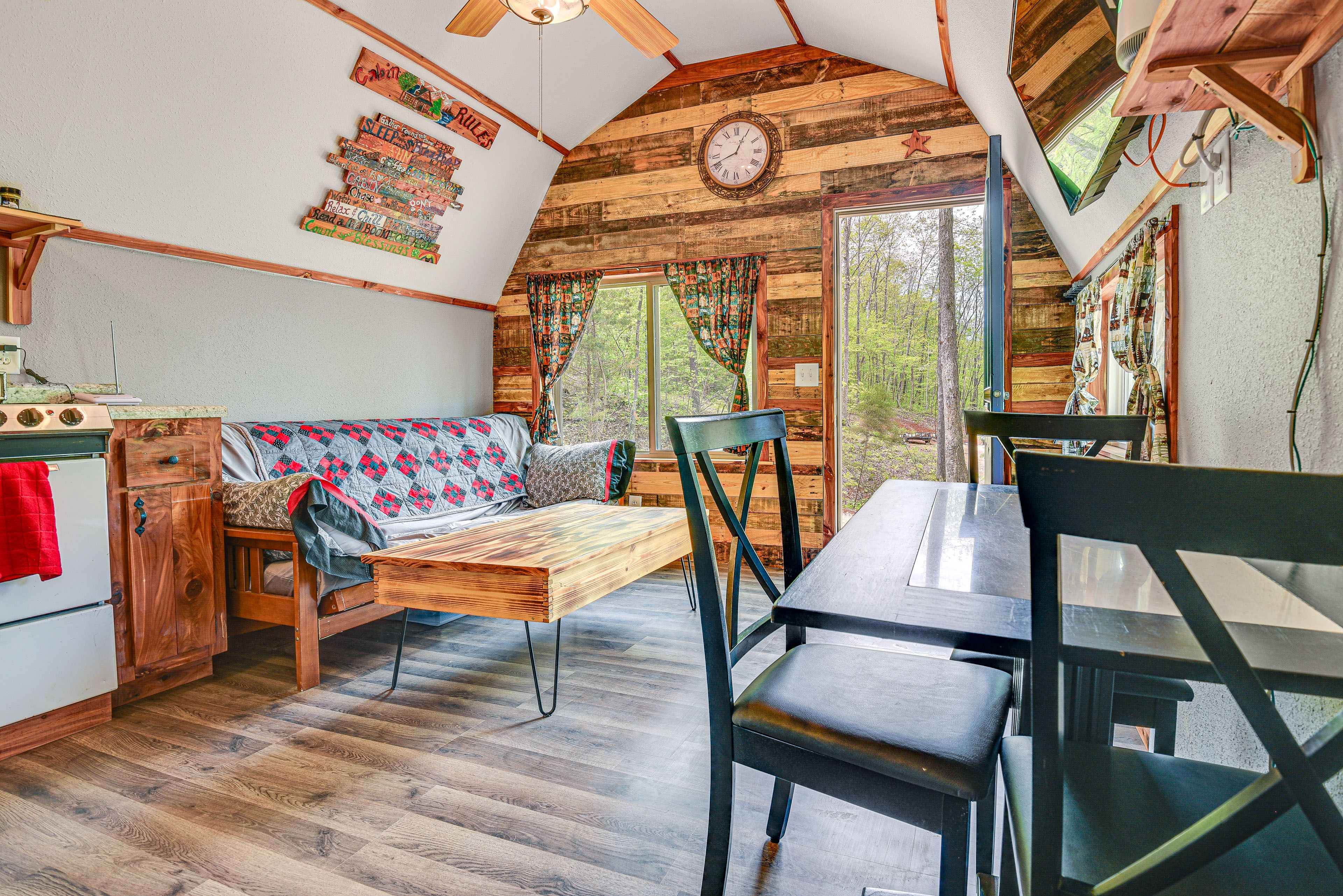 Living Room | Full Futon | Dining Area | Flat-Screen TV