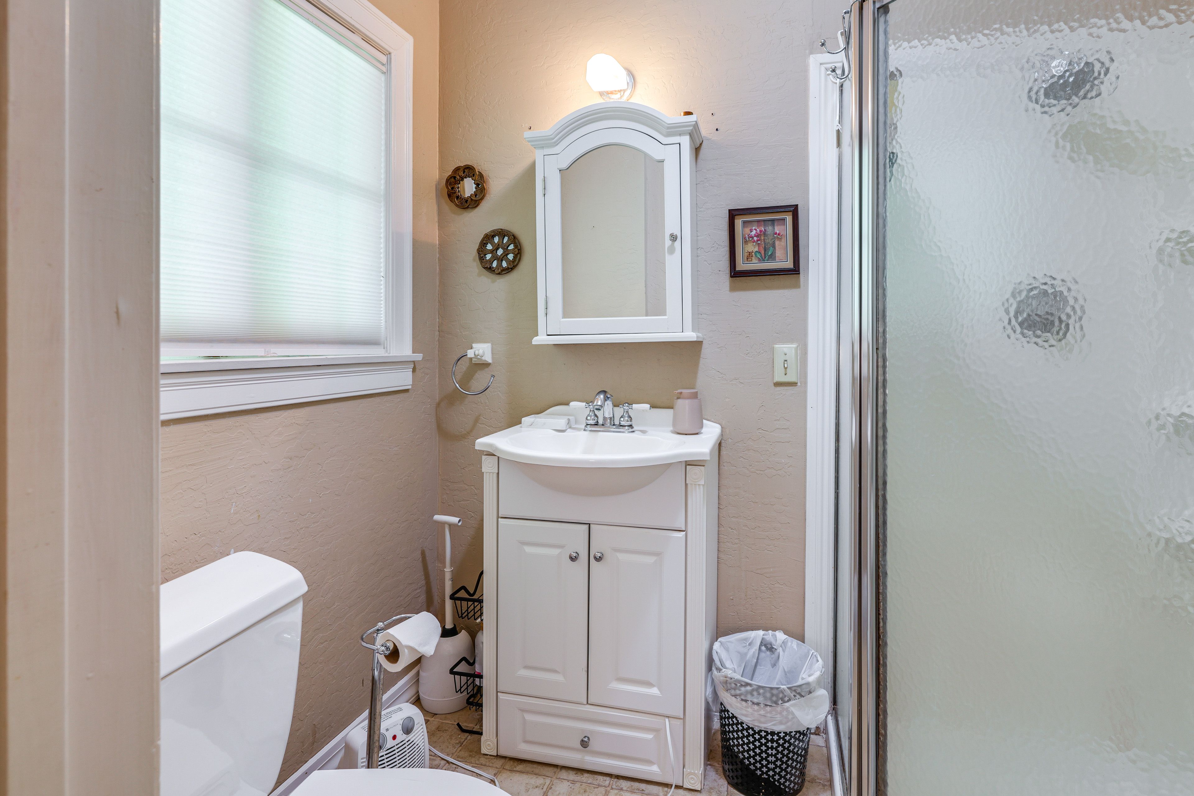 En-Suite Bathroom | 1st Floor | Complimentary Toiletries | Hair Dryer