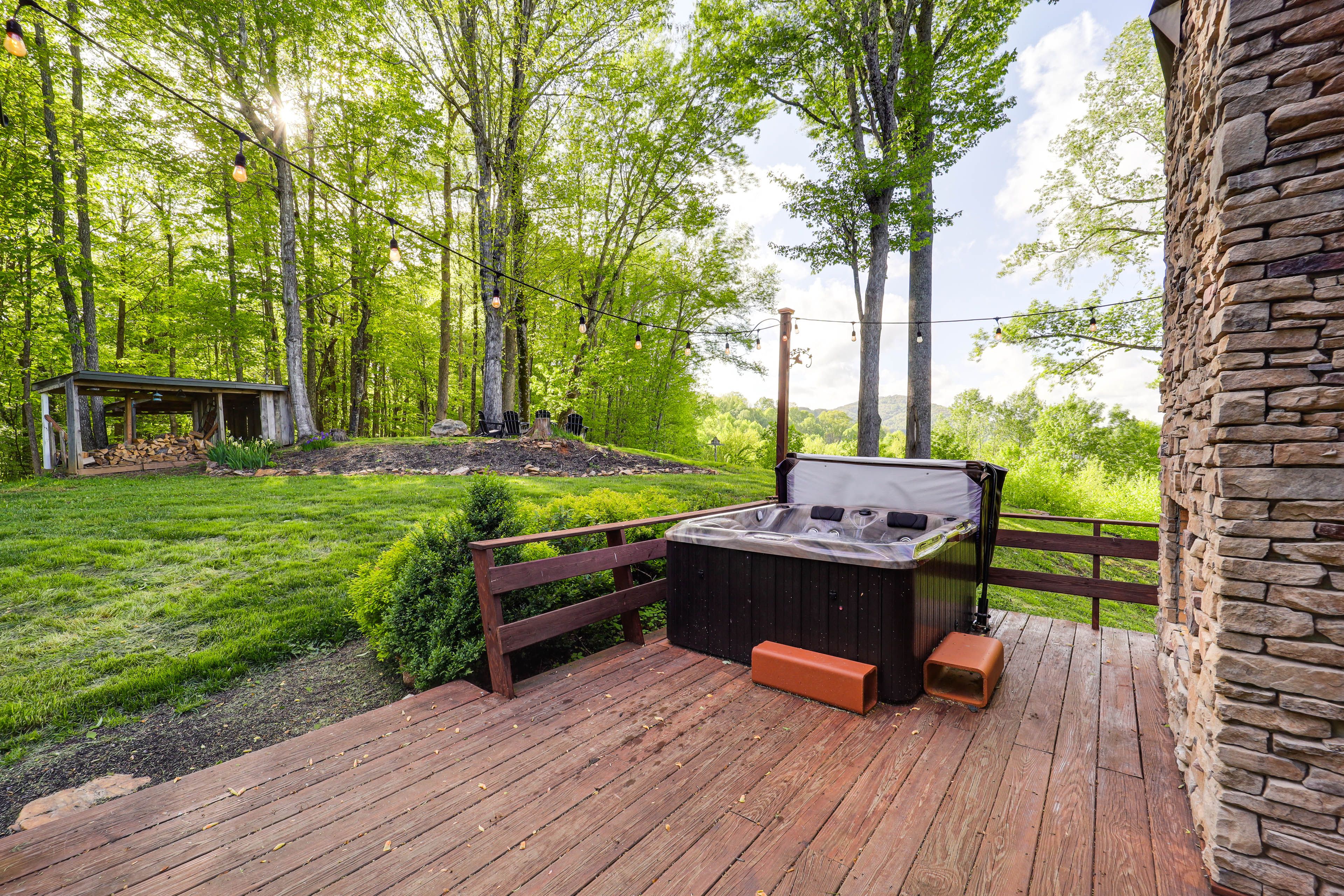 Deck | Hot Tub