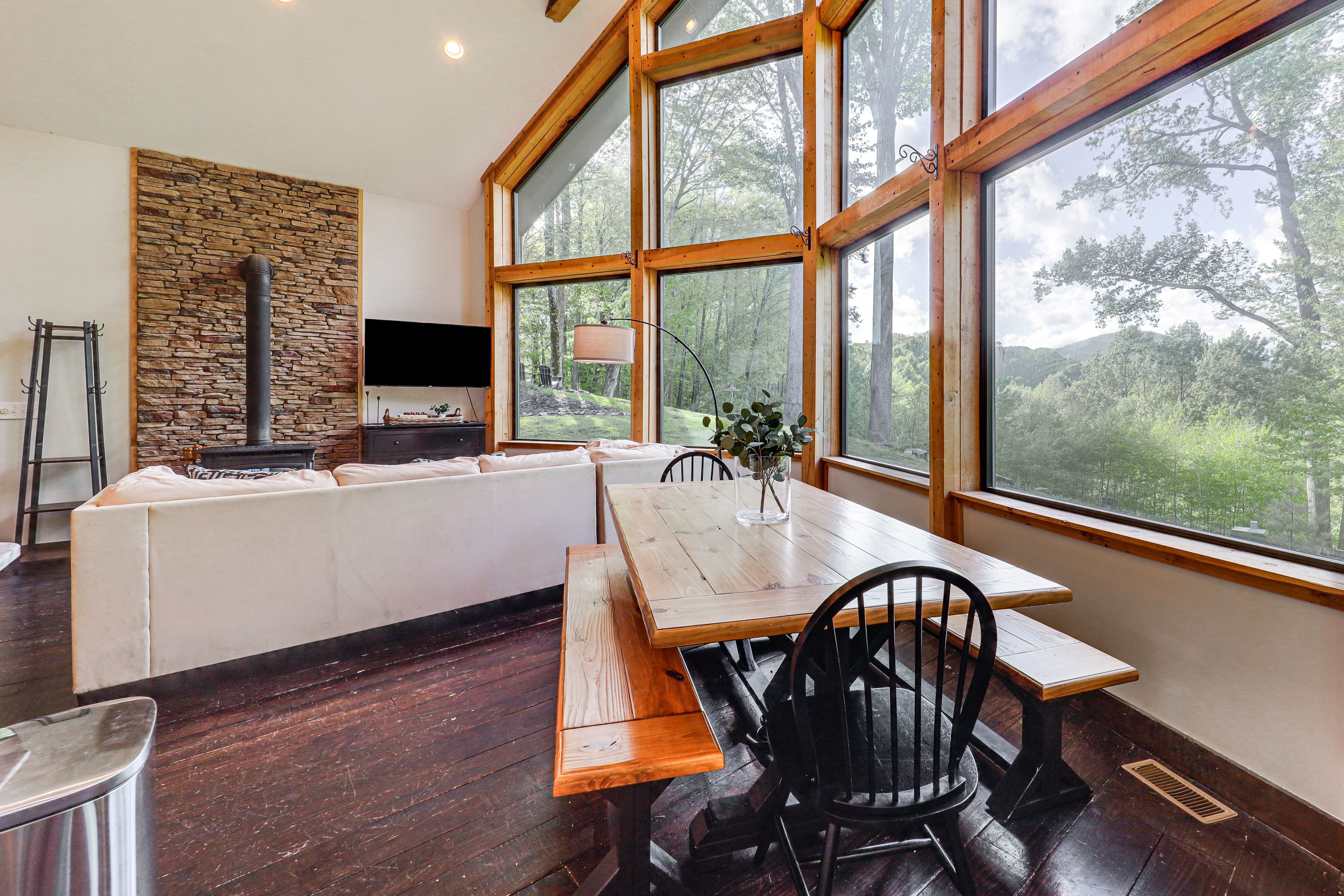 Dining Area | Dishware & Flatware | Main Level