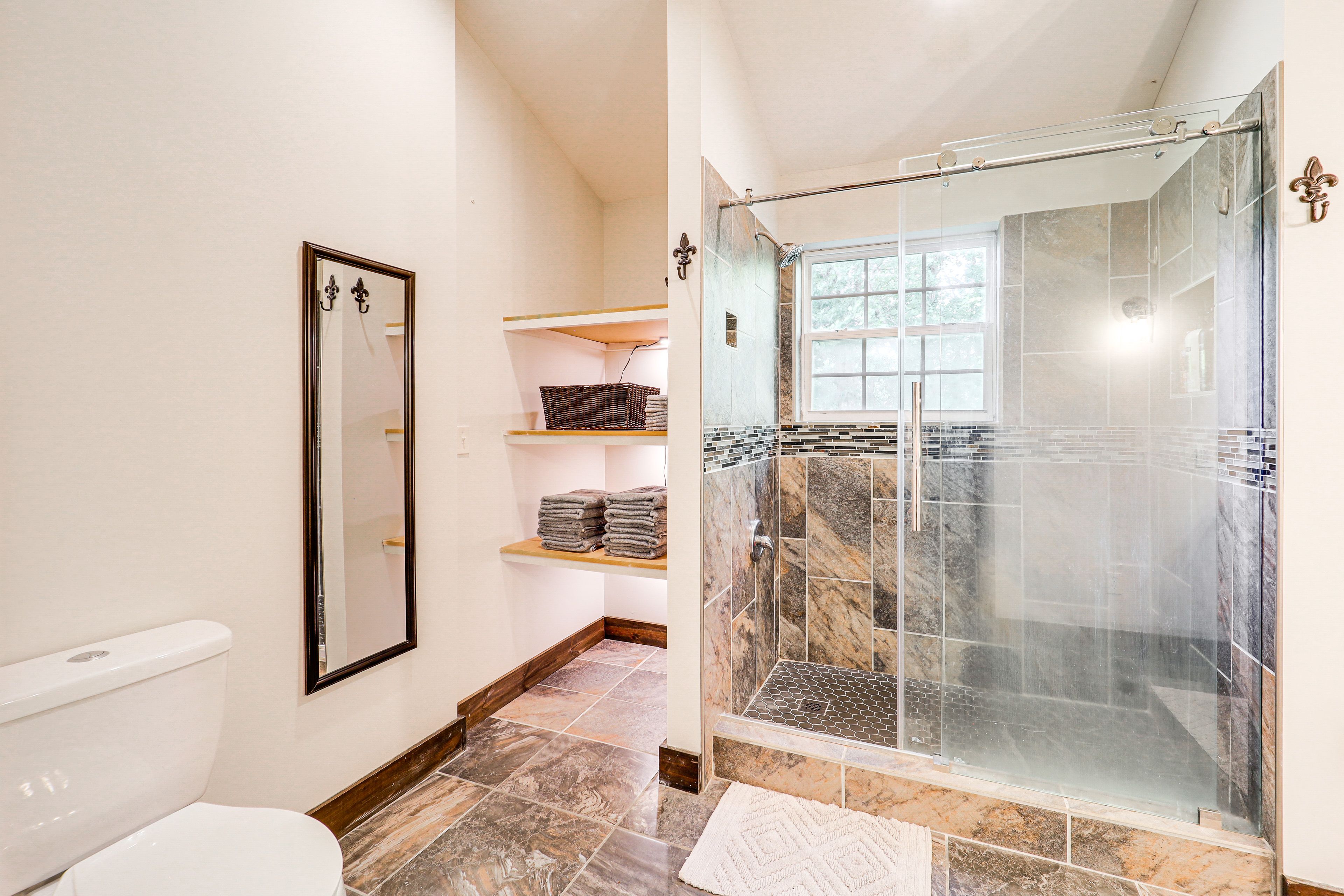 En-Suite Bathroom | Towels | Hair Dryer | Upper Level