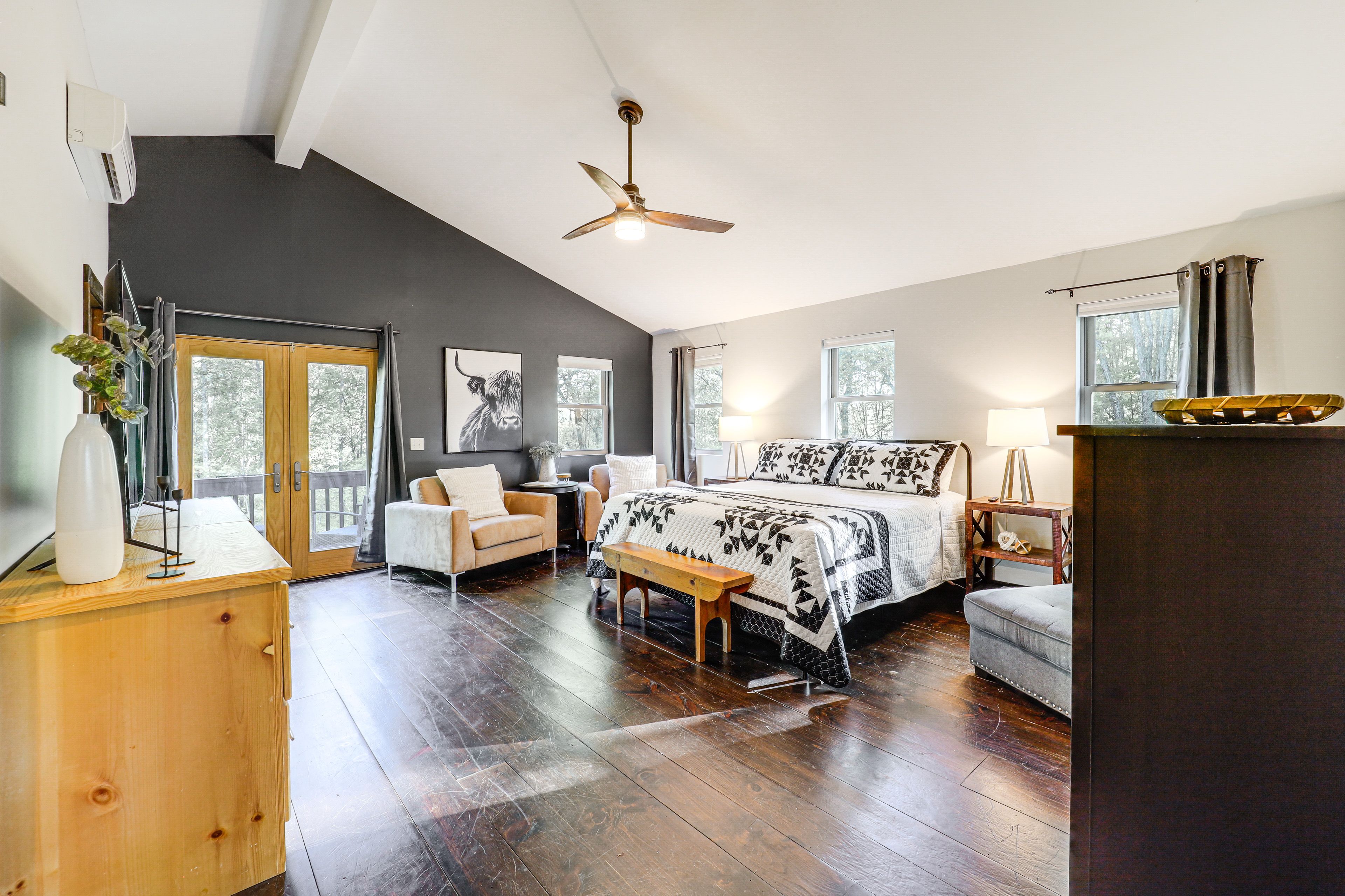 Bedroom 1 | King Bed | En-Suite Bathroom | Private Balcony | Upper Level