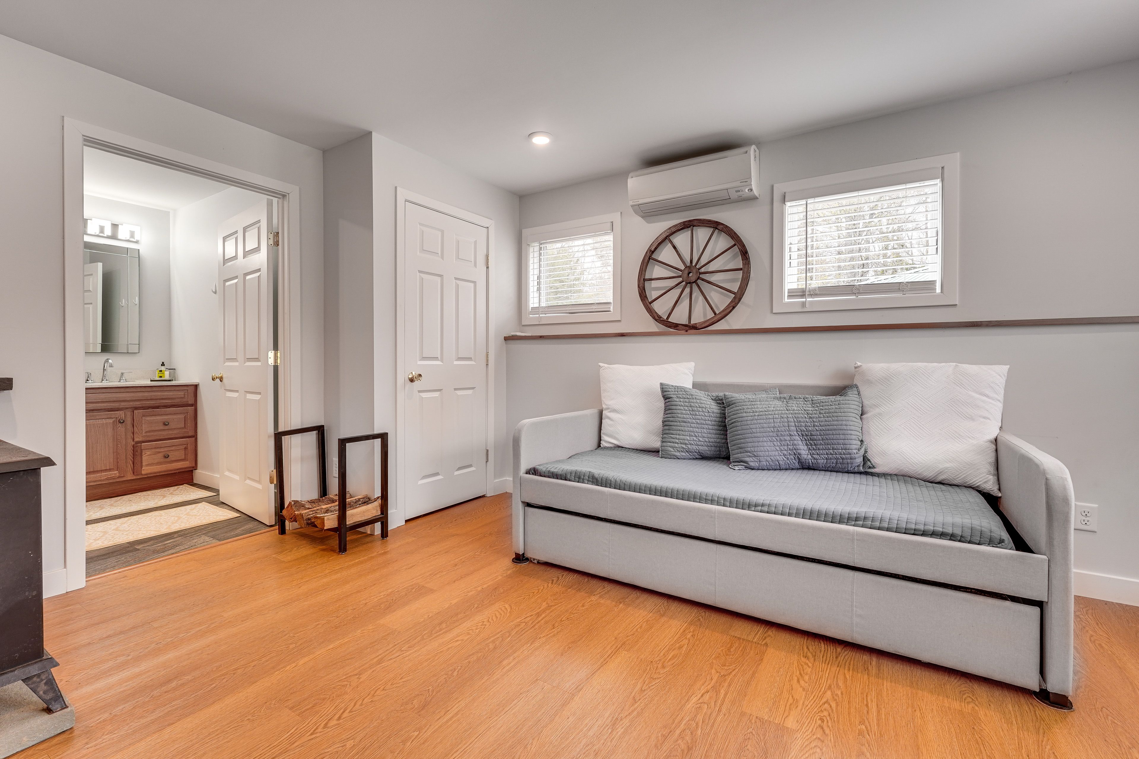Bedroom 4 (Basement) | Twin Daybed w/ Twin Trundle | Smart TV