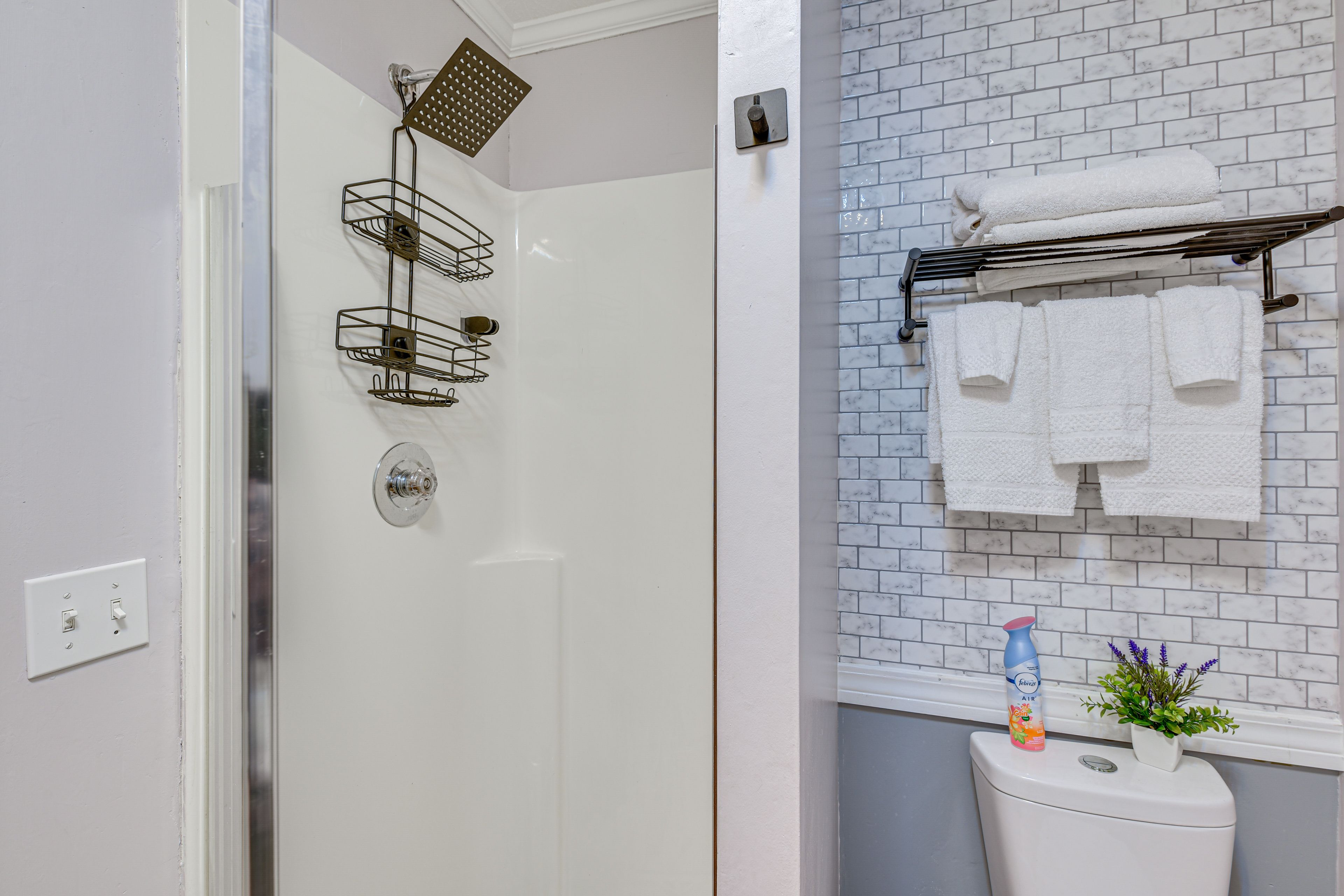 En-Suite Bathroom | 2nd Floor | Complimentary Toiletries