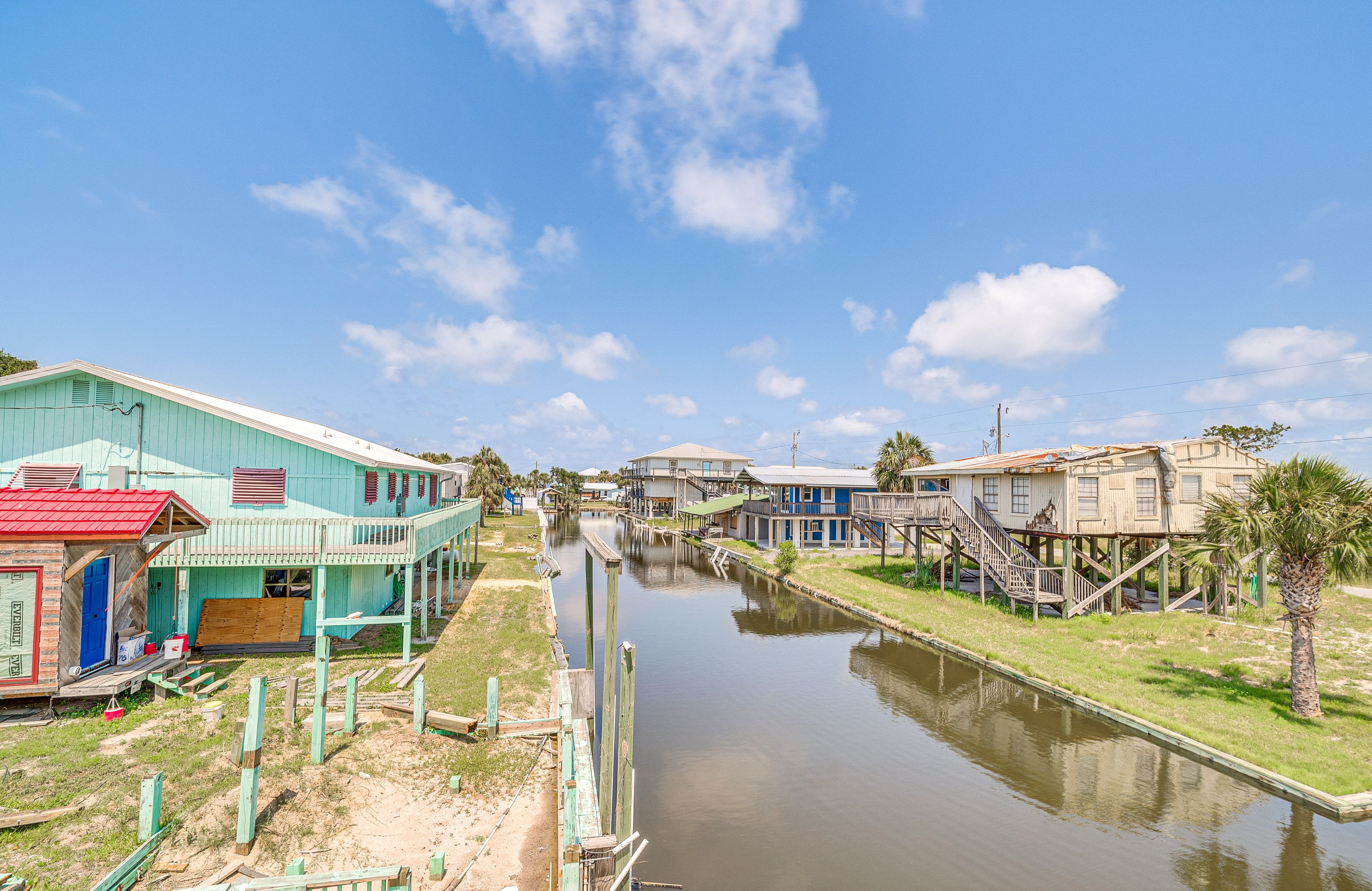 Horseshoe Beach Vacation Rental | 2BR | 1BA | 720 Sq Ft | Stairs Required