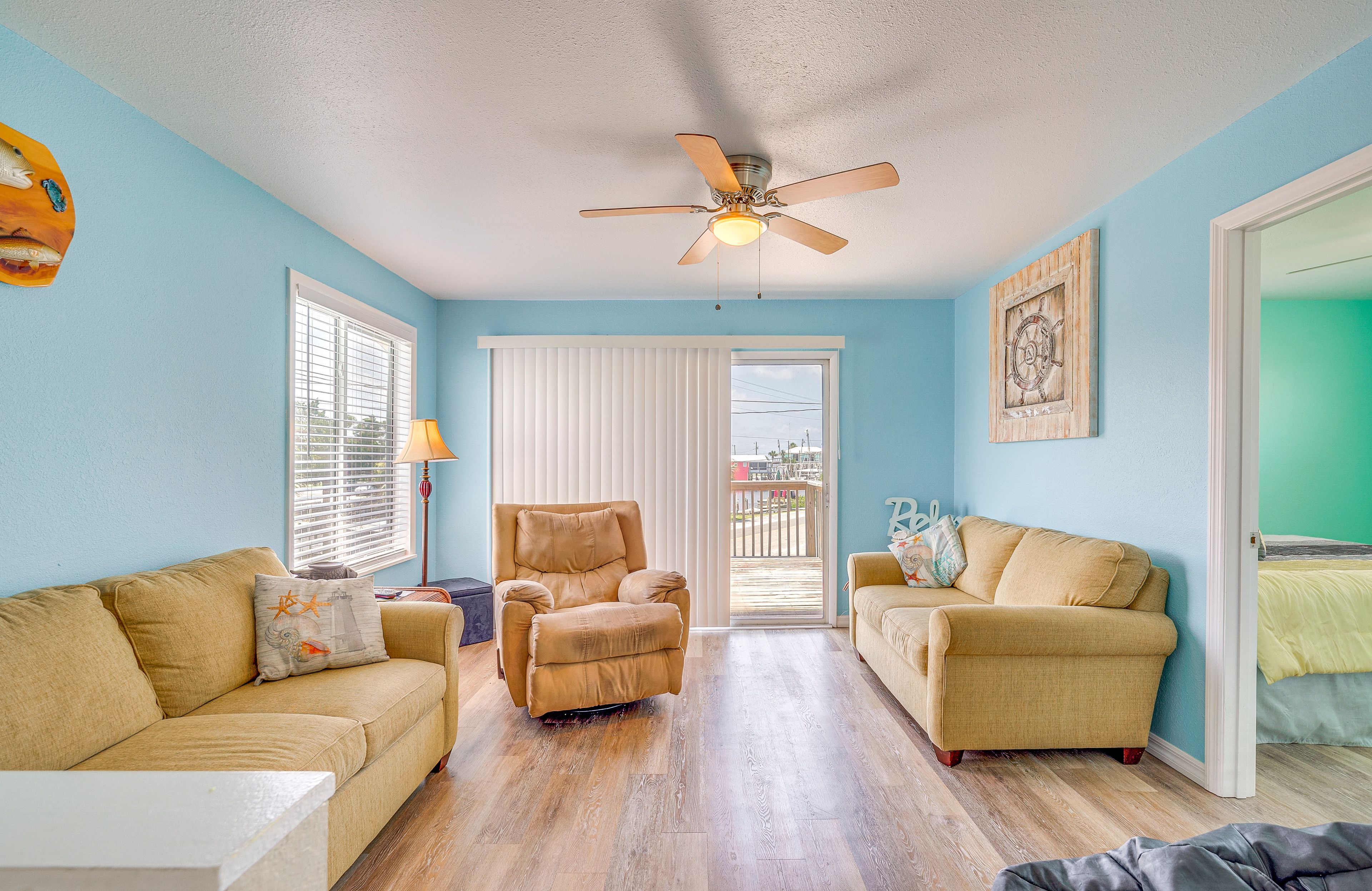 Living Room | Central Heating & A/C | Free WiFi