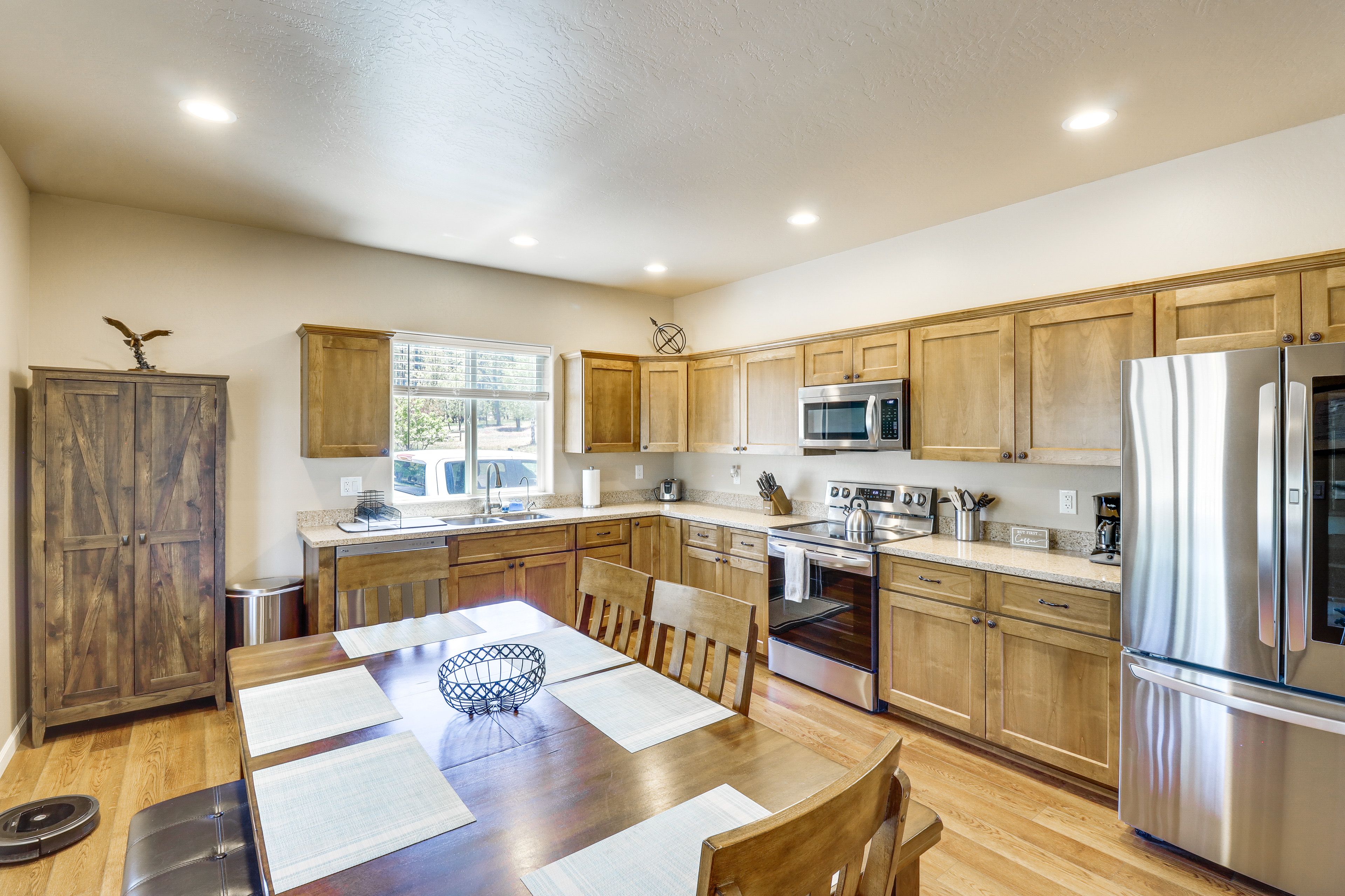 Eat-In Kitchen