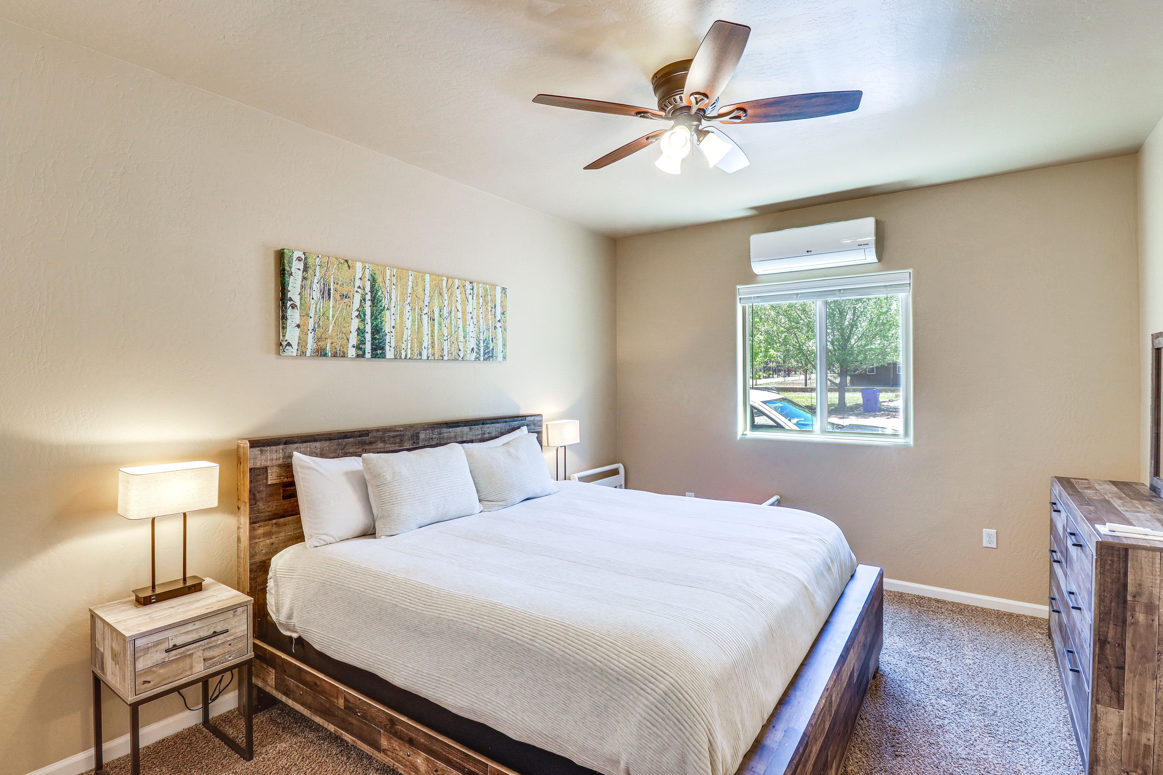 Bedroom 1 | King Bed