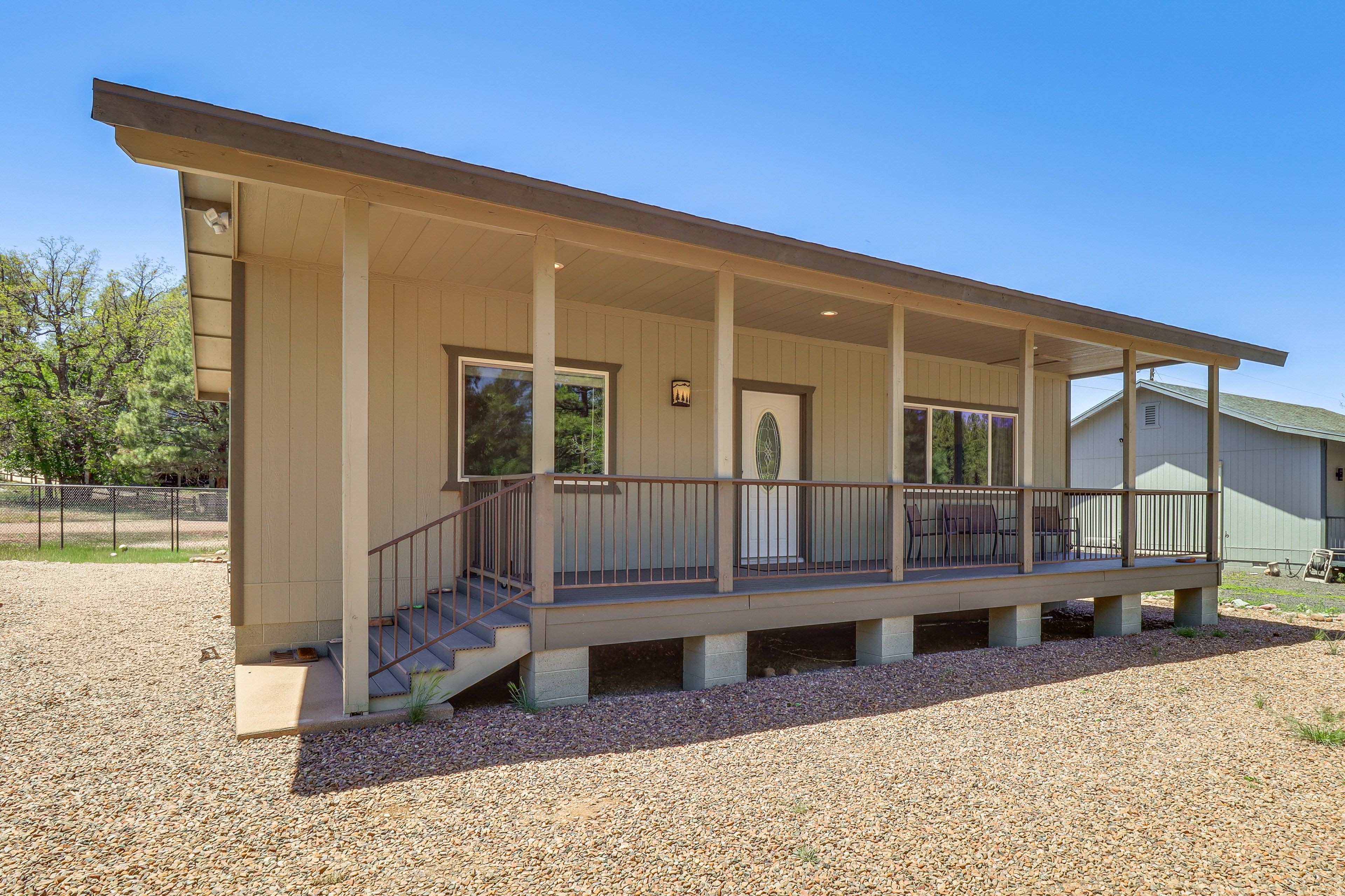 Parking | Driveway (8 Vehicles) | RV/Trailer Parking | Free Street Parking