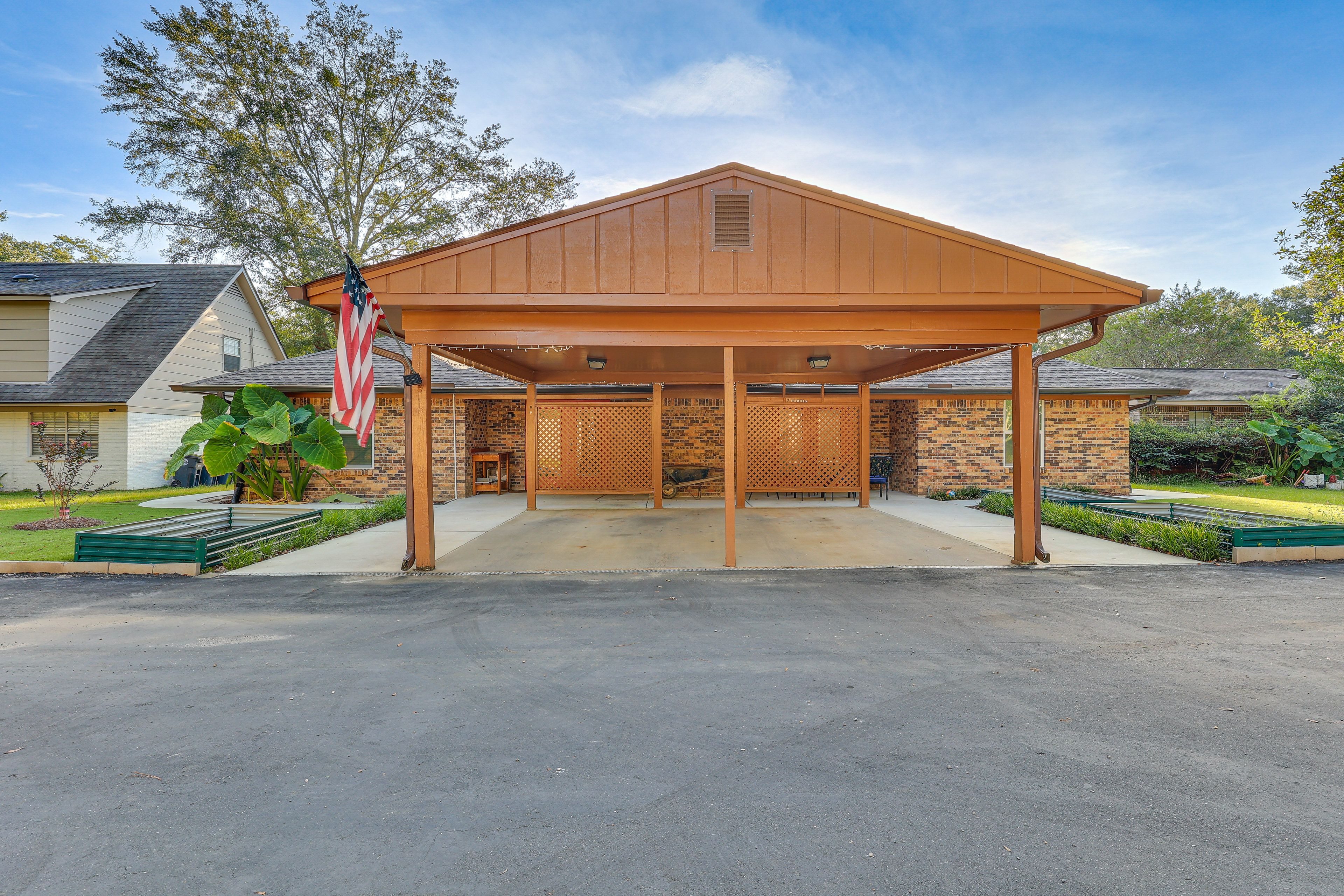 Parking | Carport (1 Vehicle) | Free Street Parking