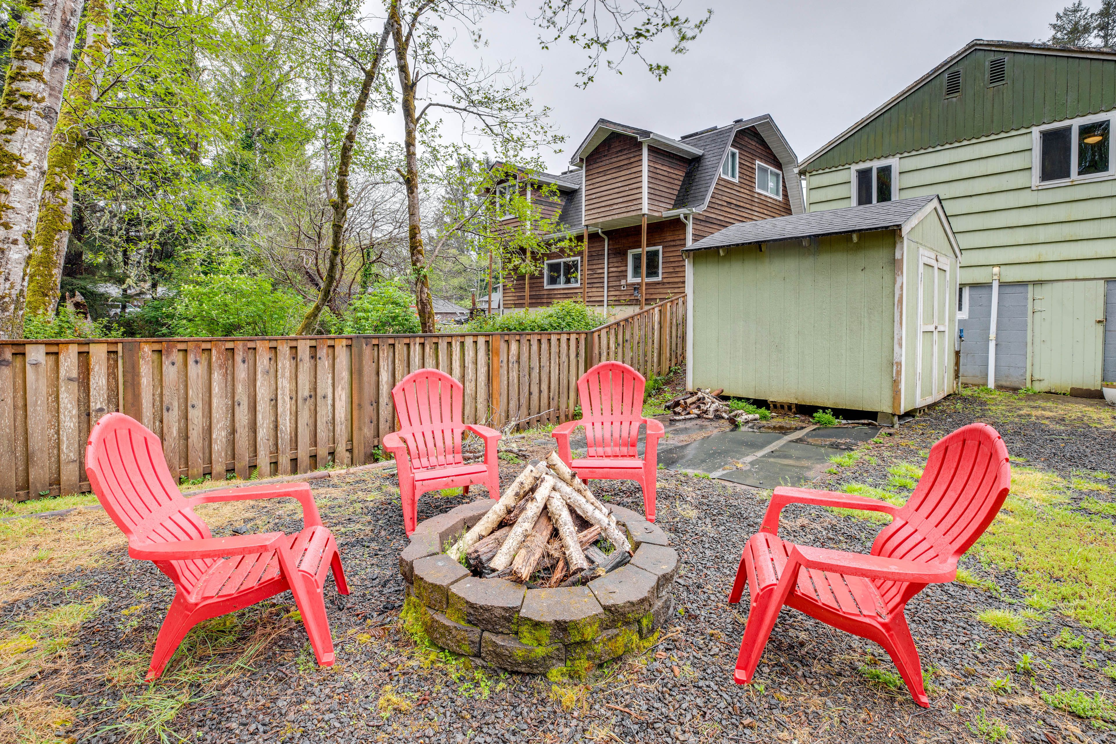 Private Yard | Fire Pit