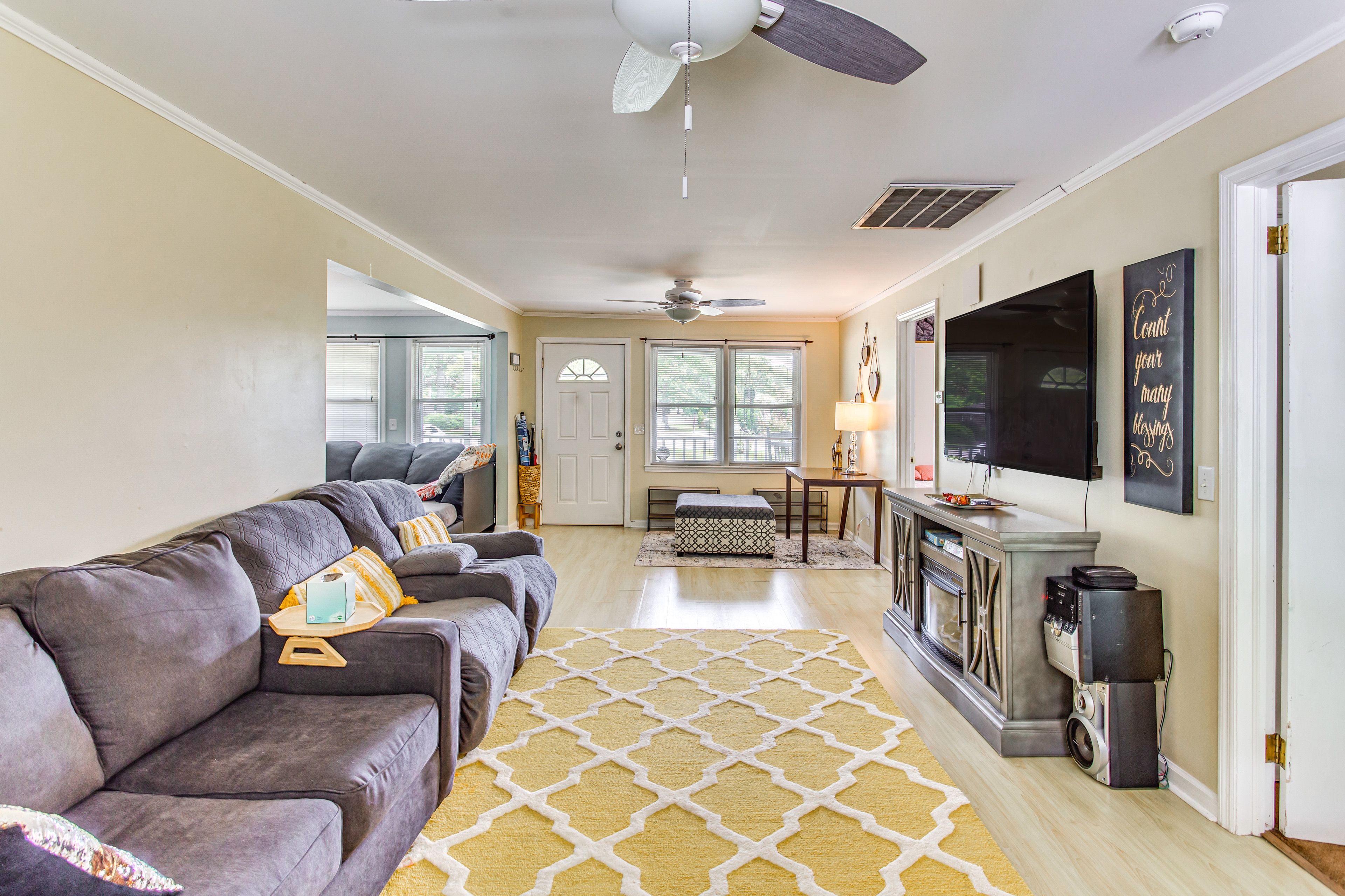 Living Room | Free WiFi | Central A/C & Heat