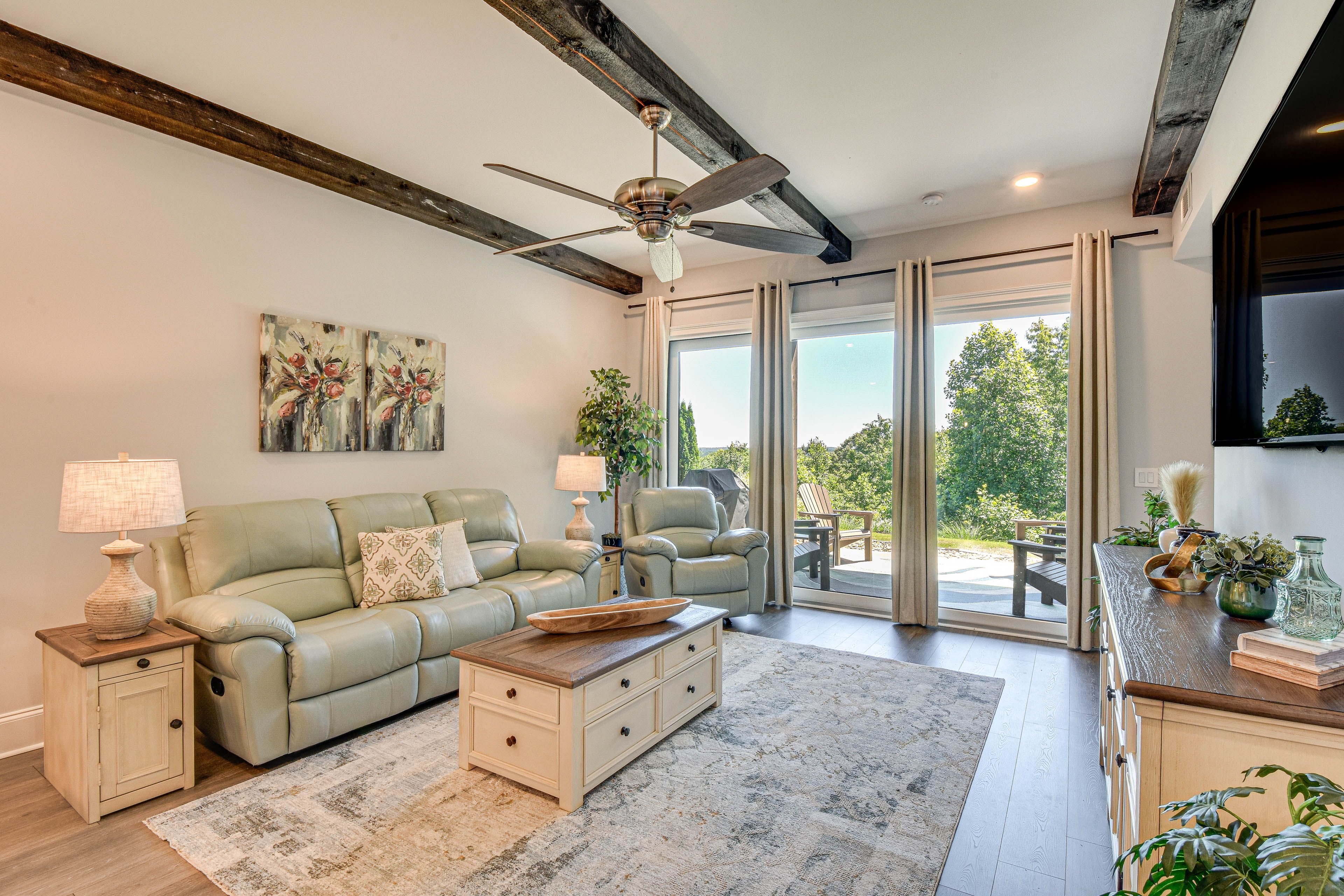 Living Room | Flat-Screen TV | Central Heating & A/C | Ceiling Fans | Free WiFi