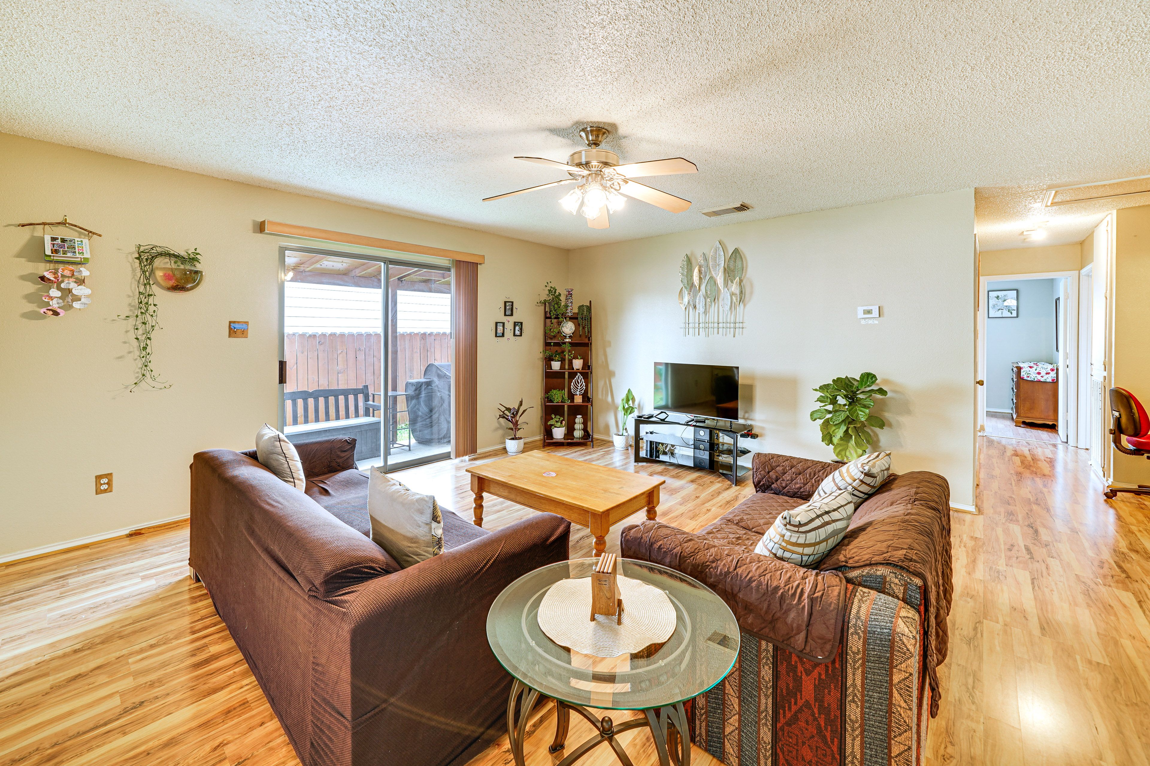 Living Room | Sleeper Sofa | Smart TV