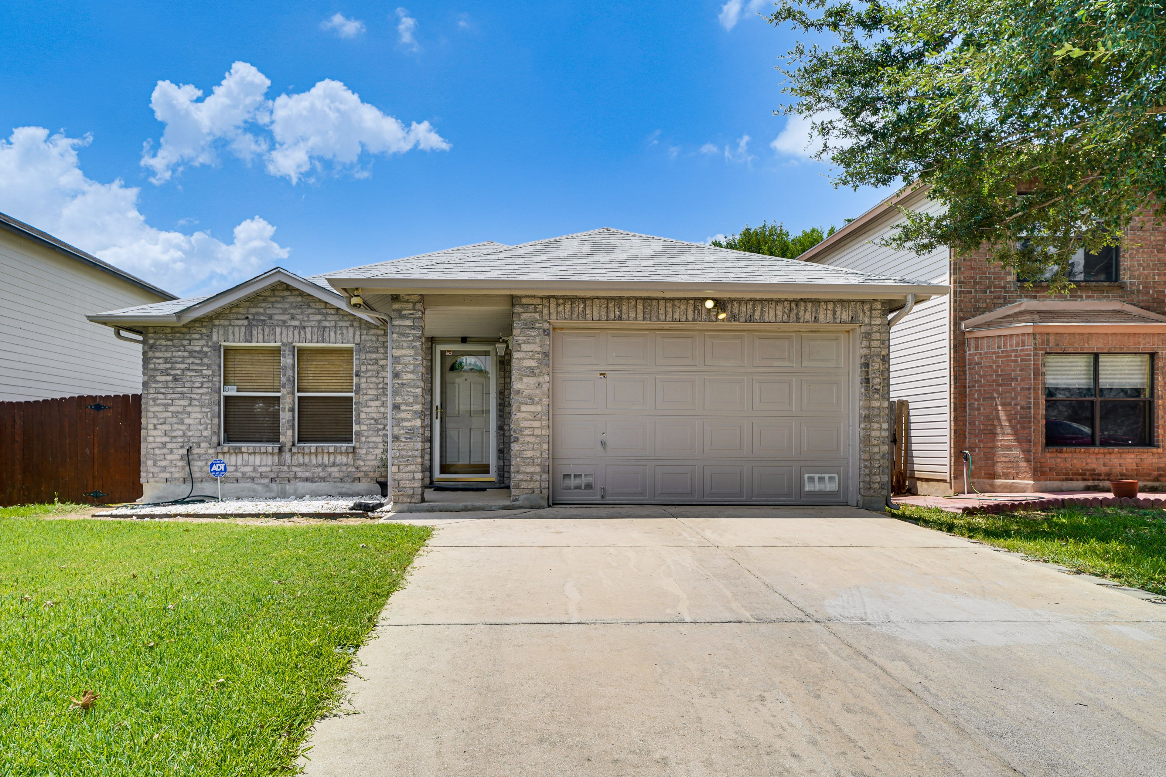 Home Exterior | Keyless Entry | Central A/C