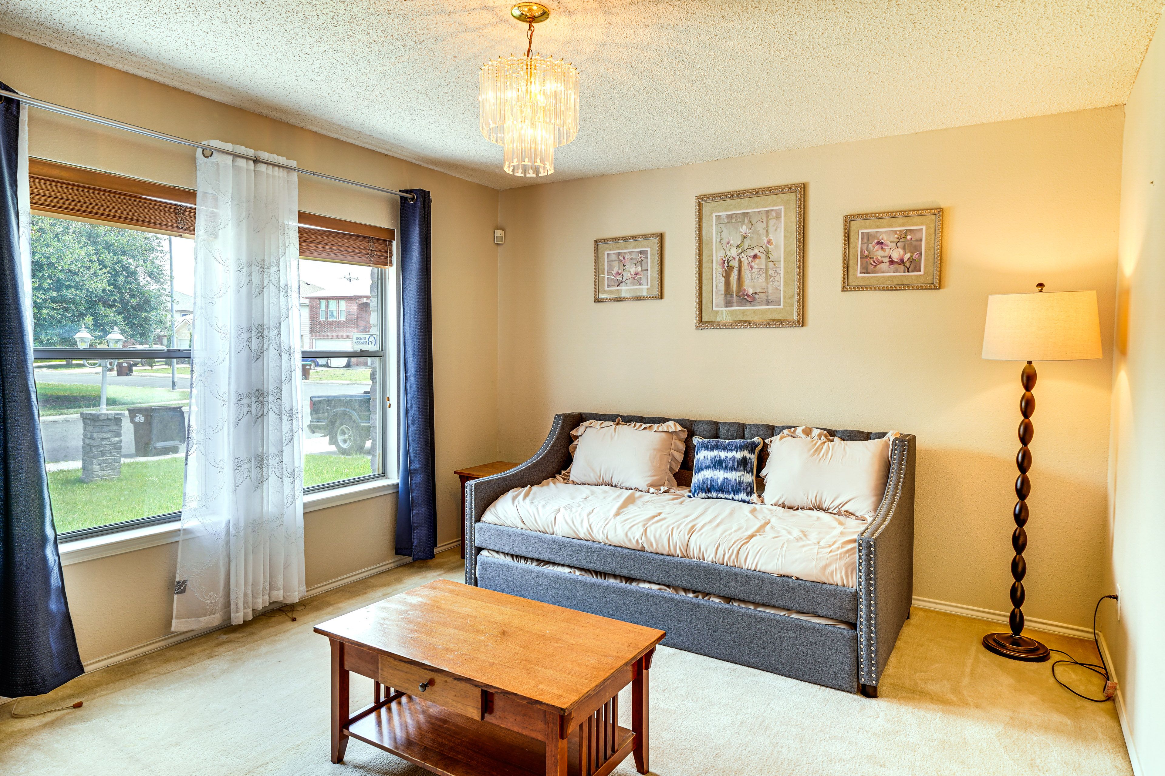 Sitting Room | Twin Daybed w/ Twin Trundle