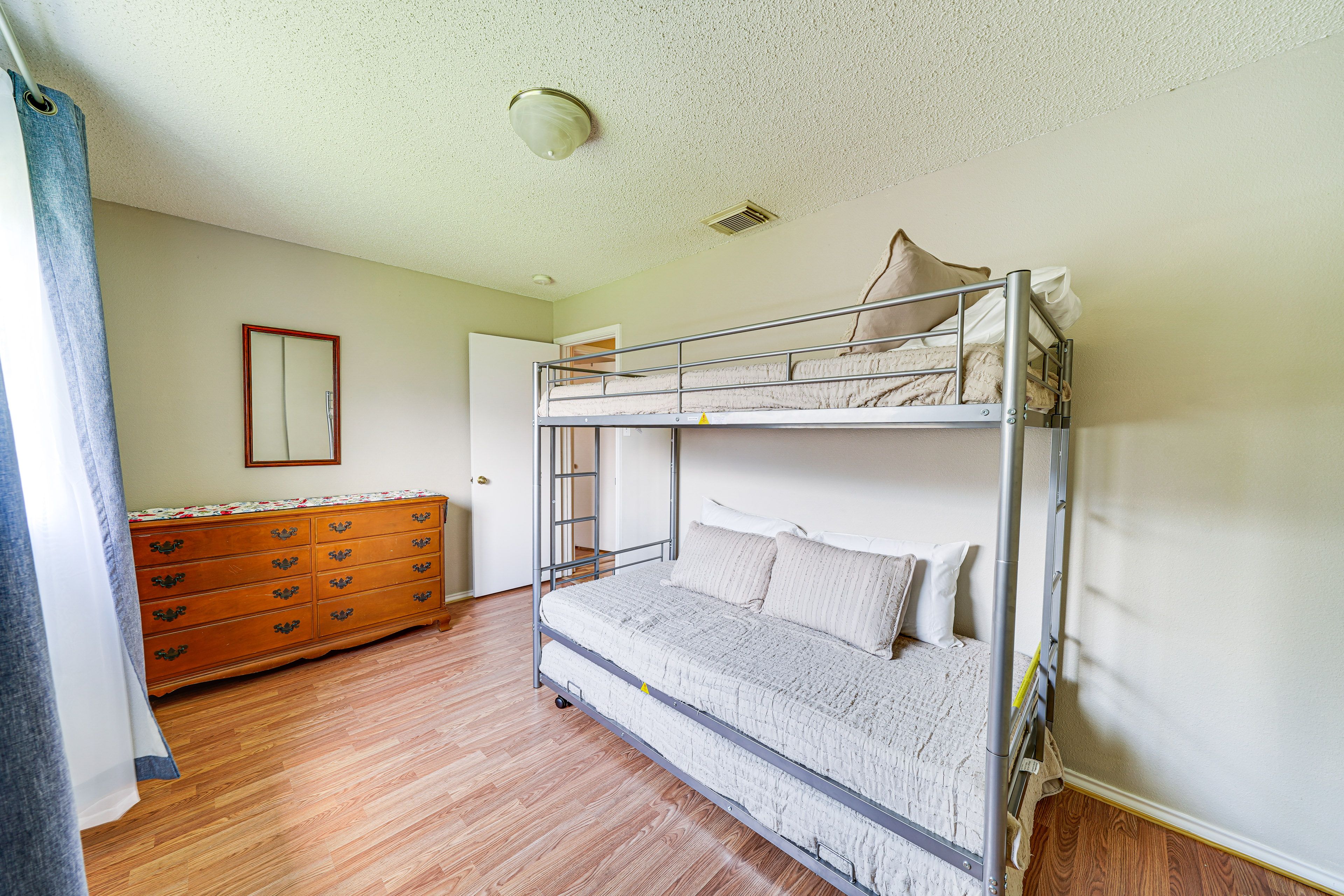 Bedroom 2 | Twin Bunk Bed w/ Twin Trundle