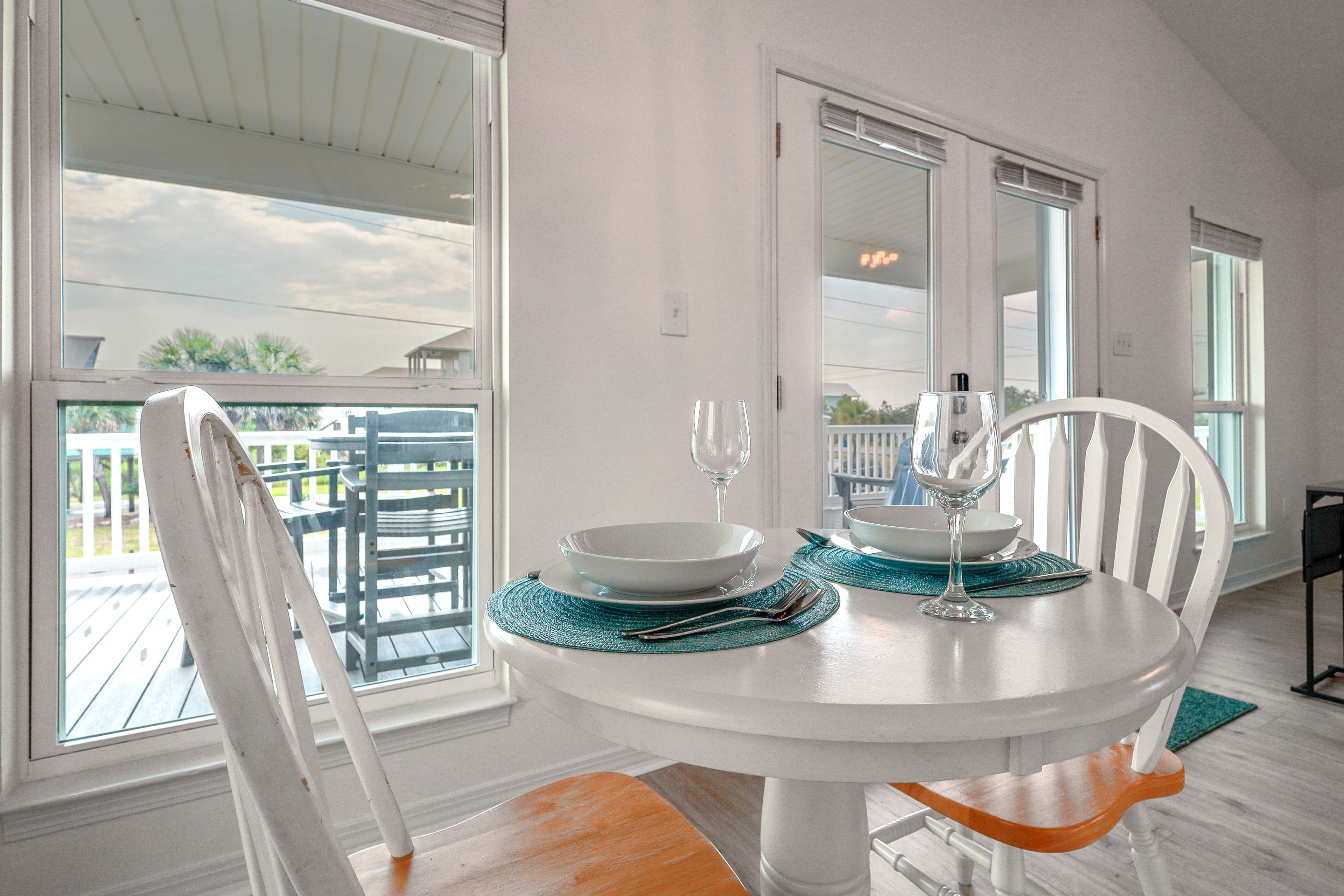 Dining Area | Dishware & Flatware Provided | Central A/C & Heat
