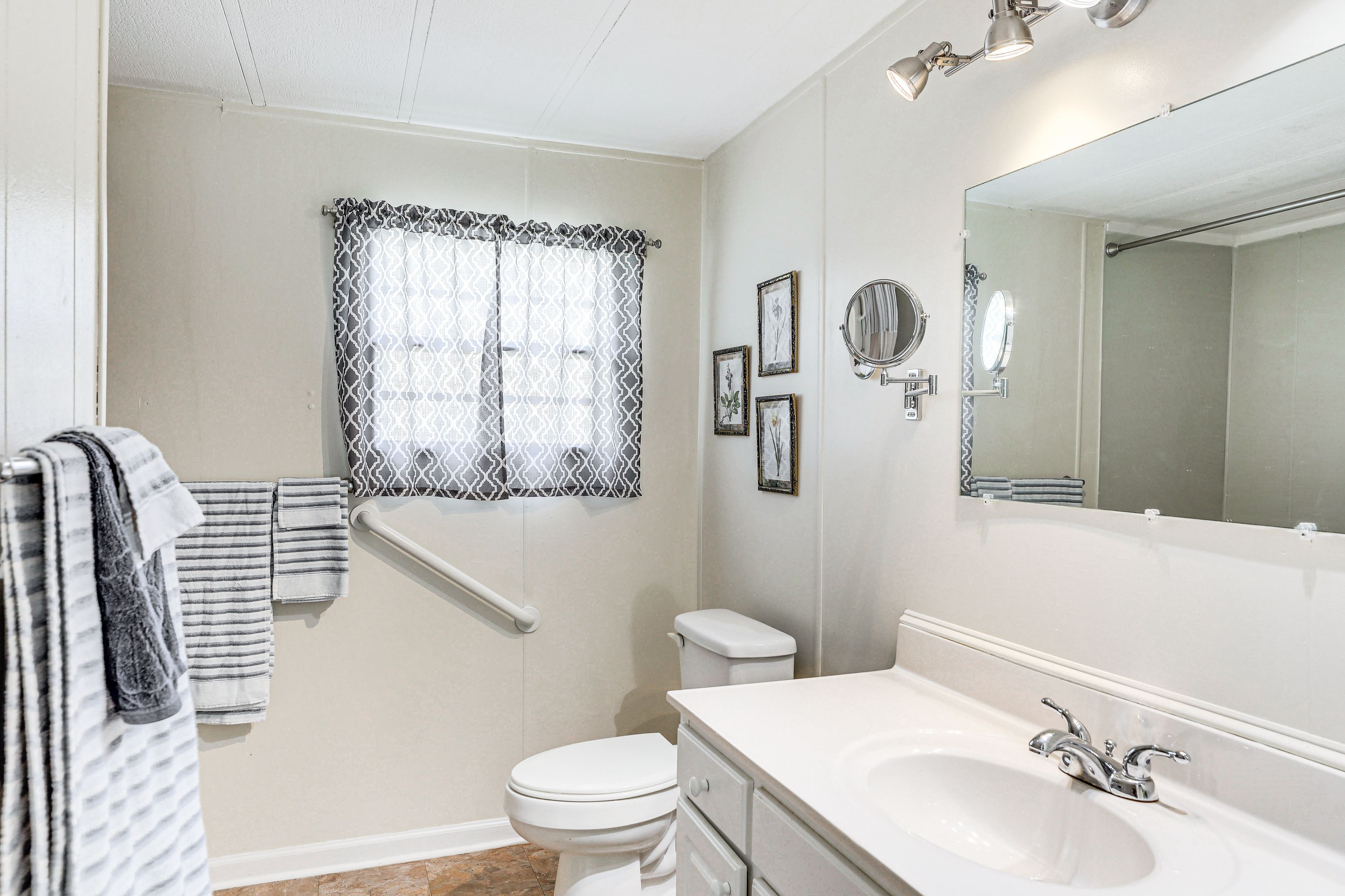 Full Bath | Towels | Hair Dryer
