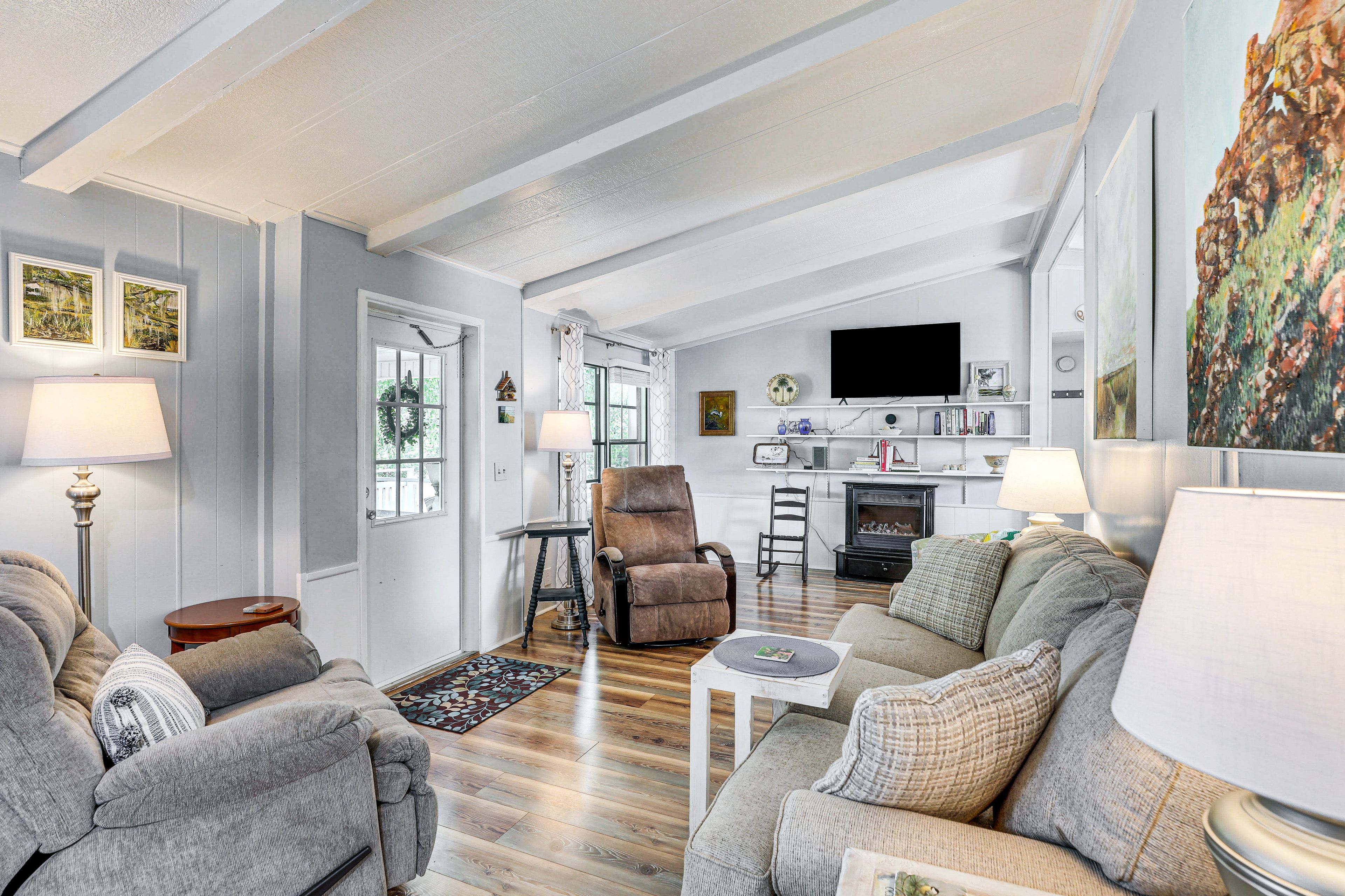 Living Room | Smart TV | Free WiFi | Board Games & Books
