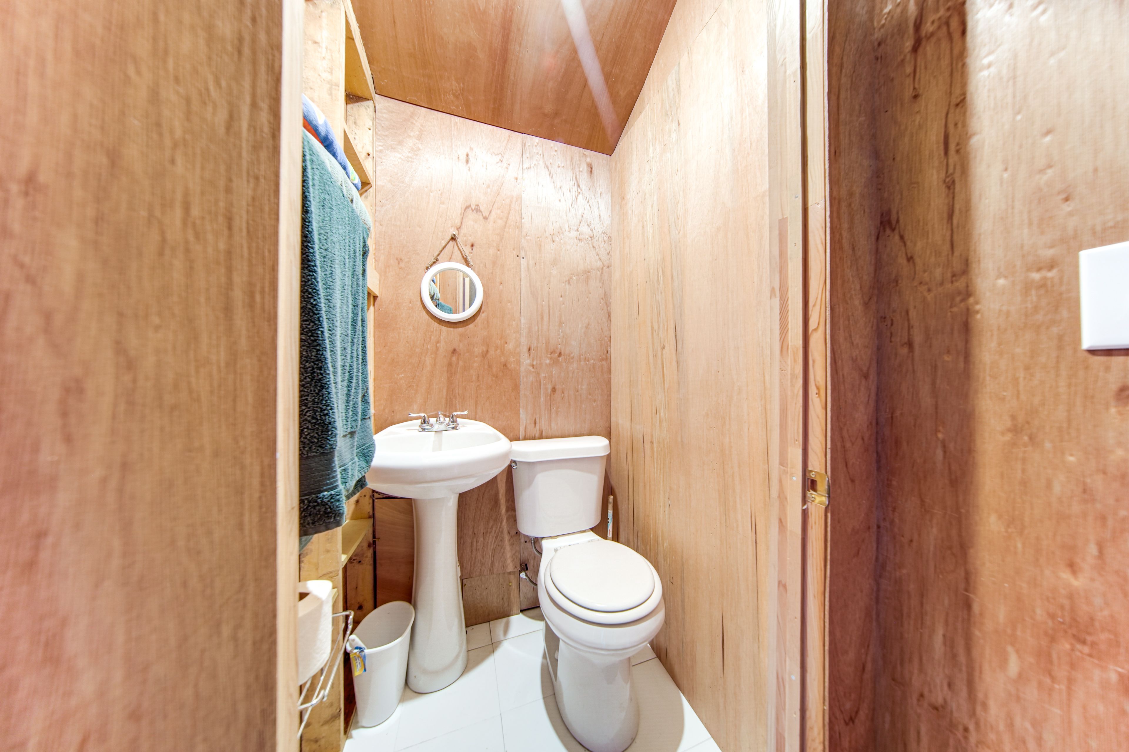 Full Bathroom | Complimentary Toiletries