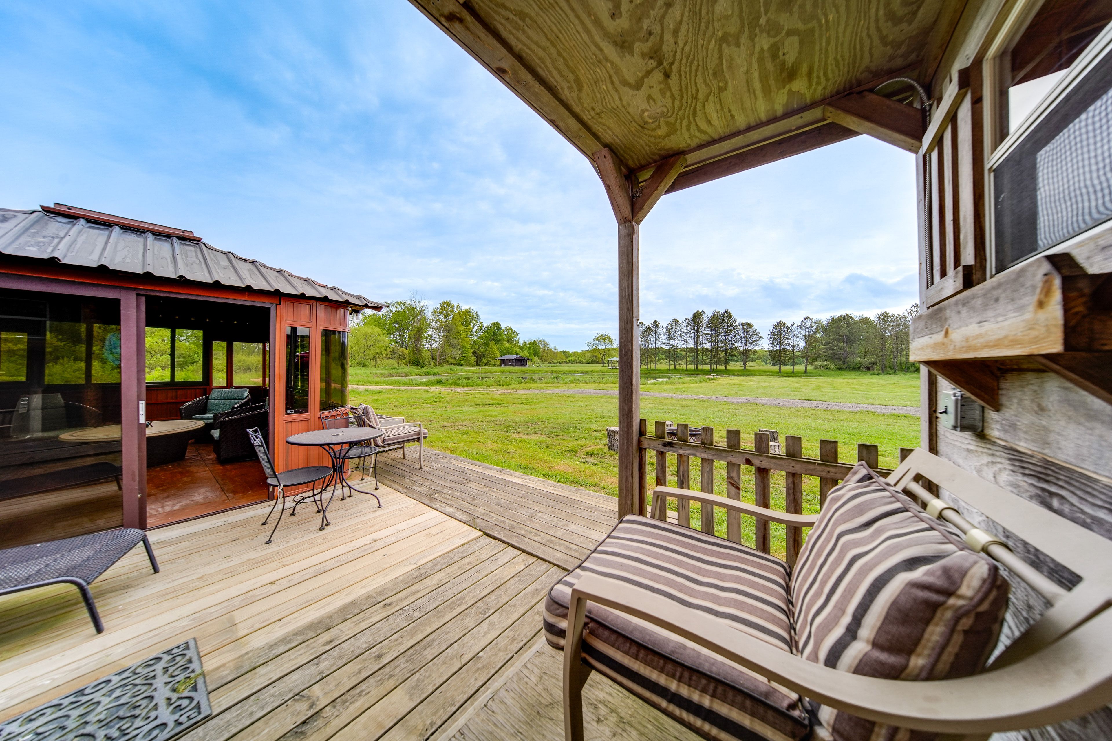 Deck | Gas Grill (Propane Provided)