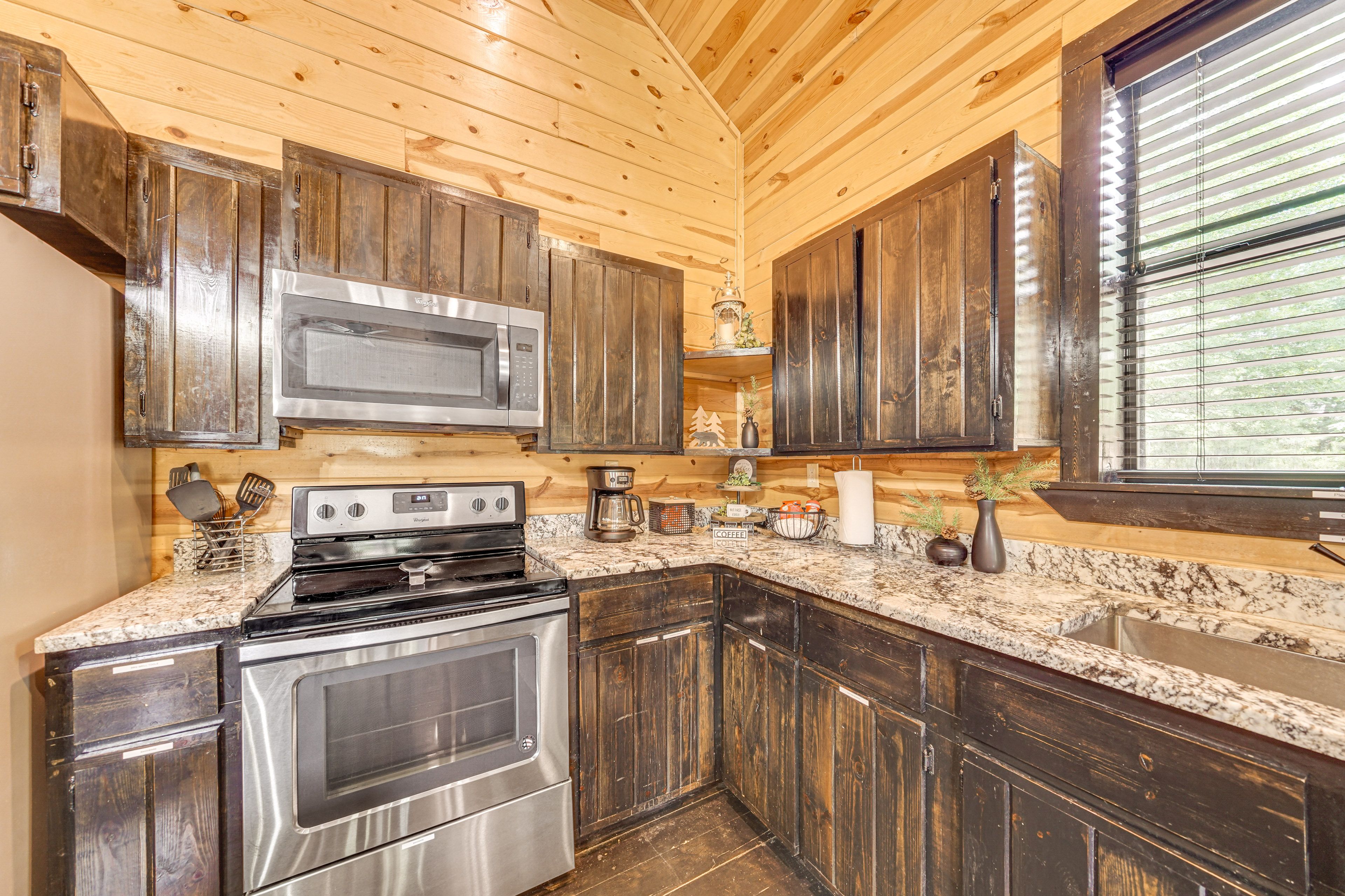 Kitchen | Dishwasher | Refrigerator | 1st Floor