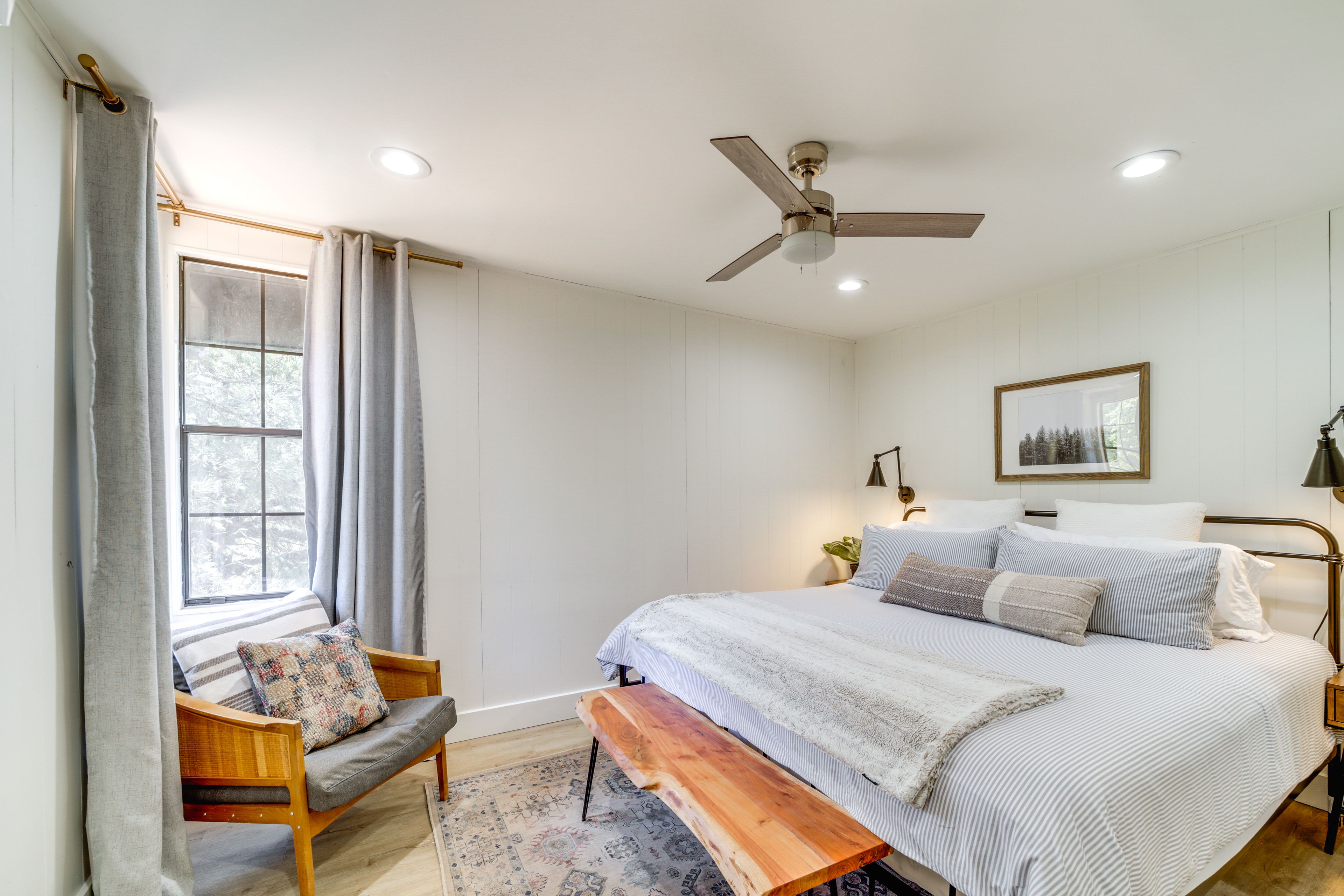 Bedroom 1 | King Bed | 1st Floor | Linens Provided