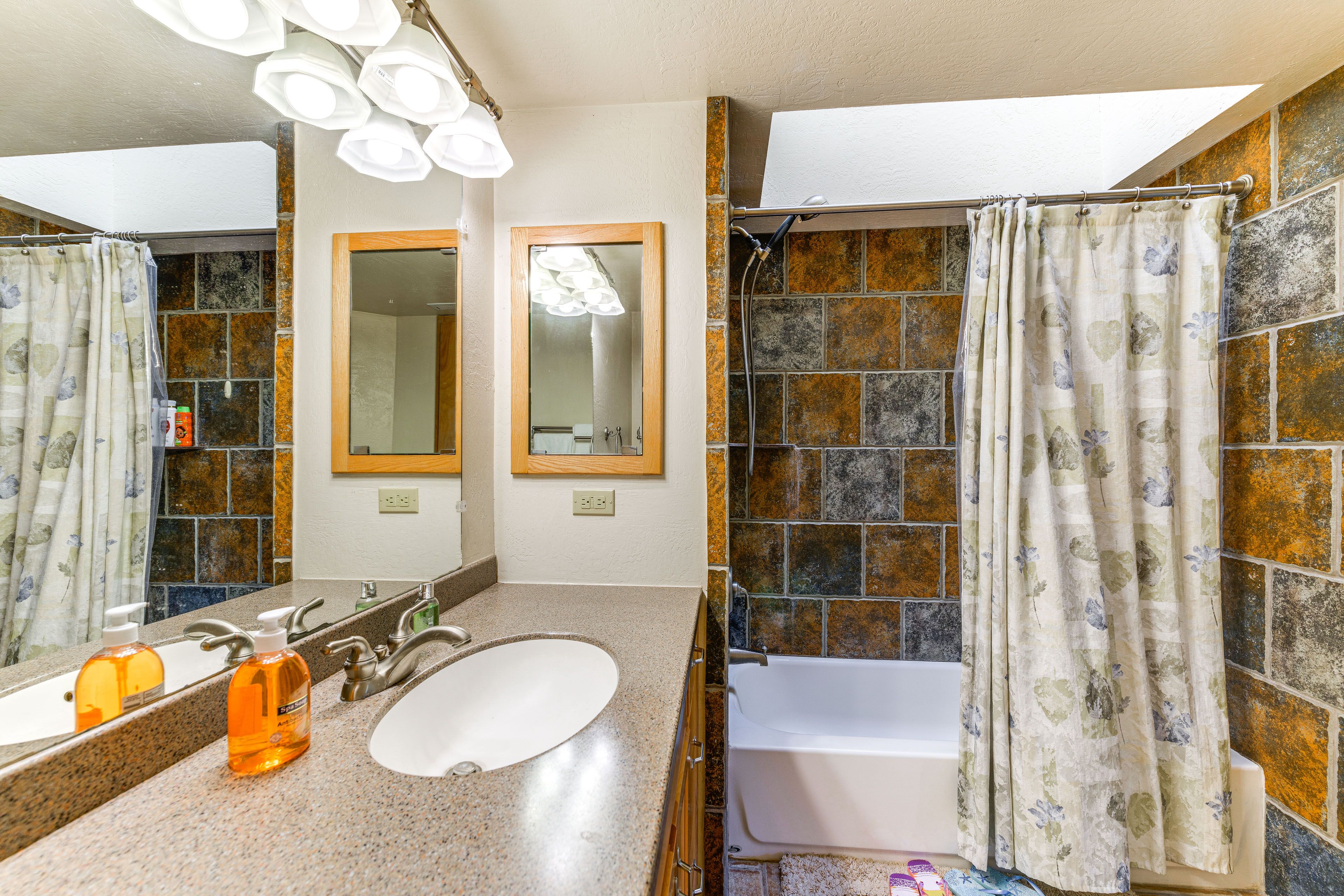 En-Suite Bathroom | Towels Provided