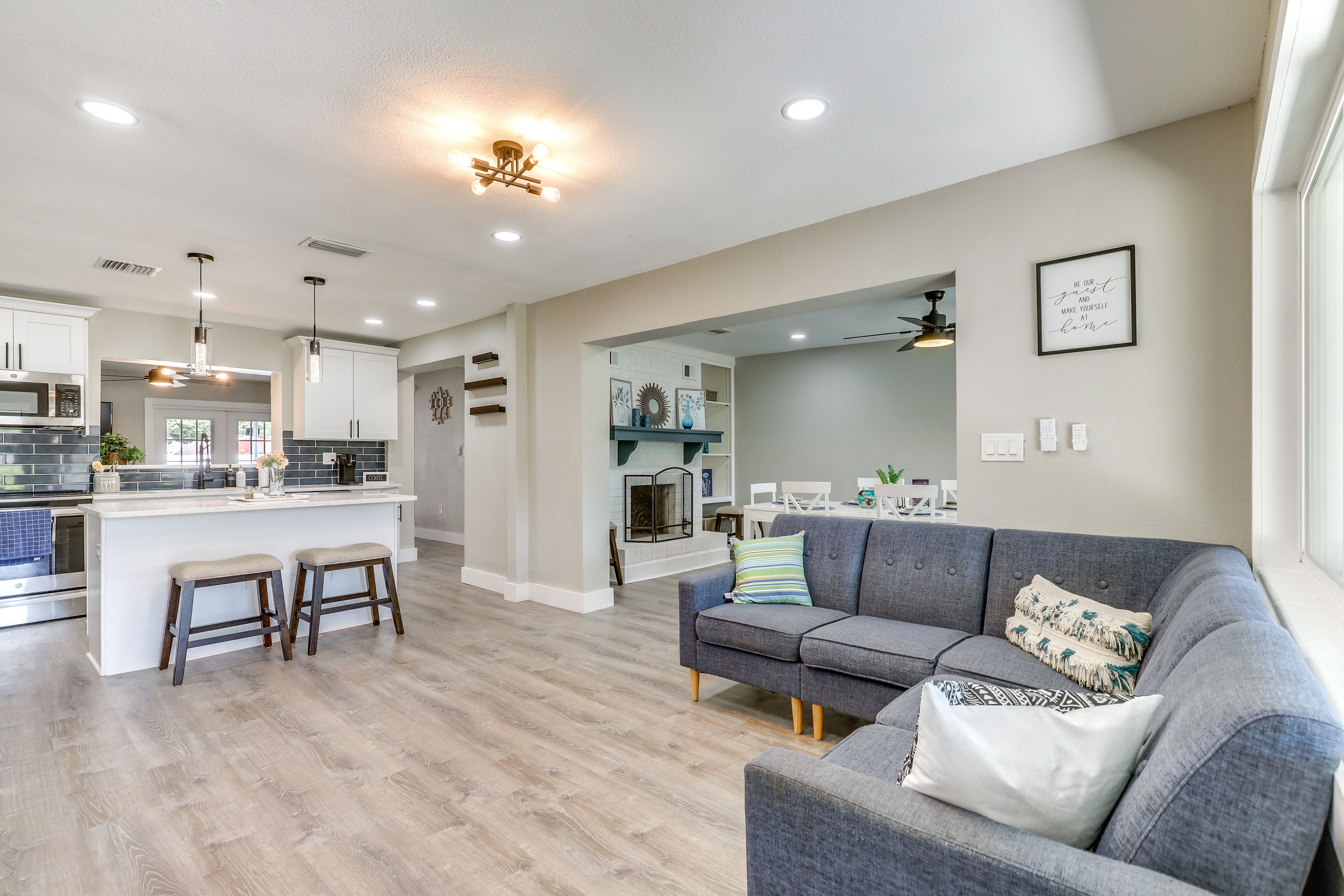 Living Room | Single-Story Home | Central Air Conditioning
