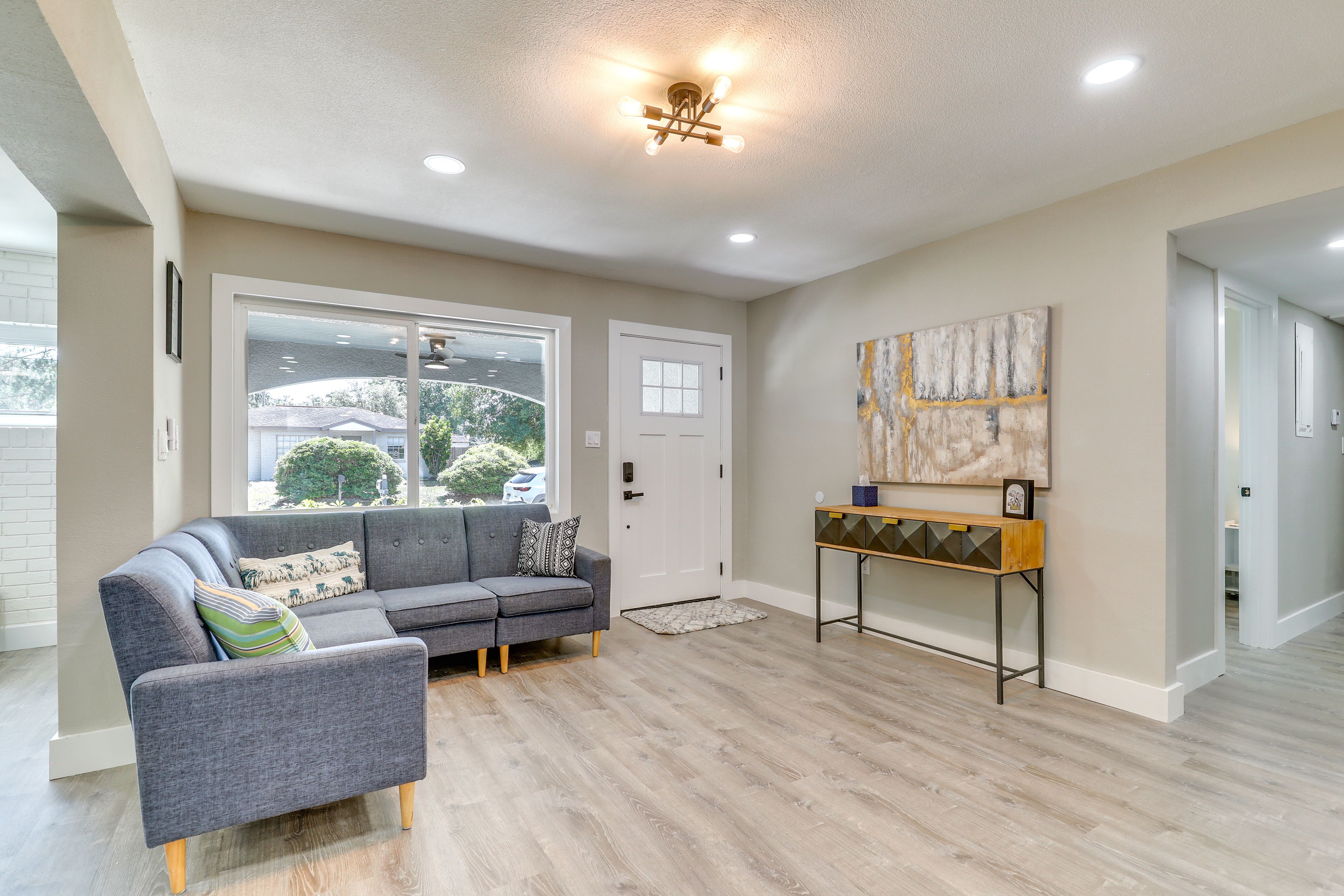 Living Room | Central Heating | Free WiFi