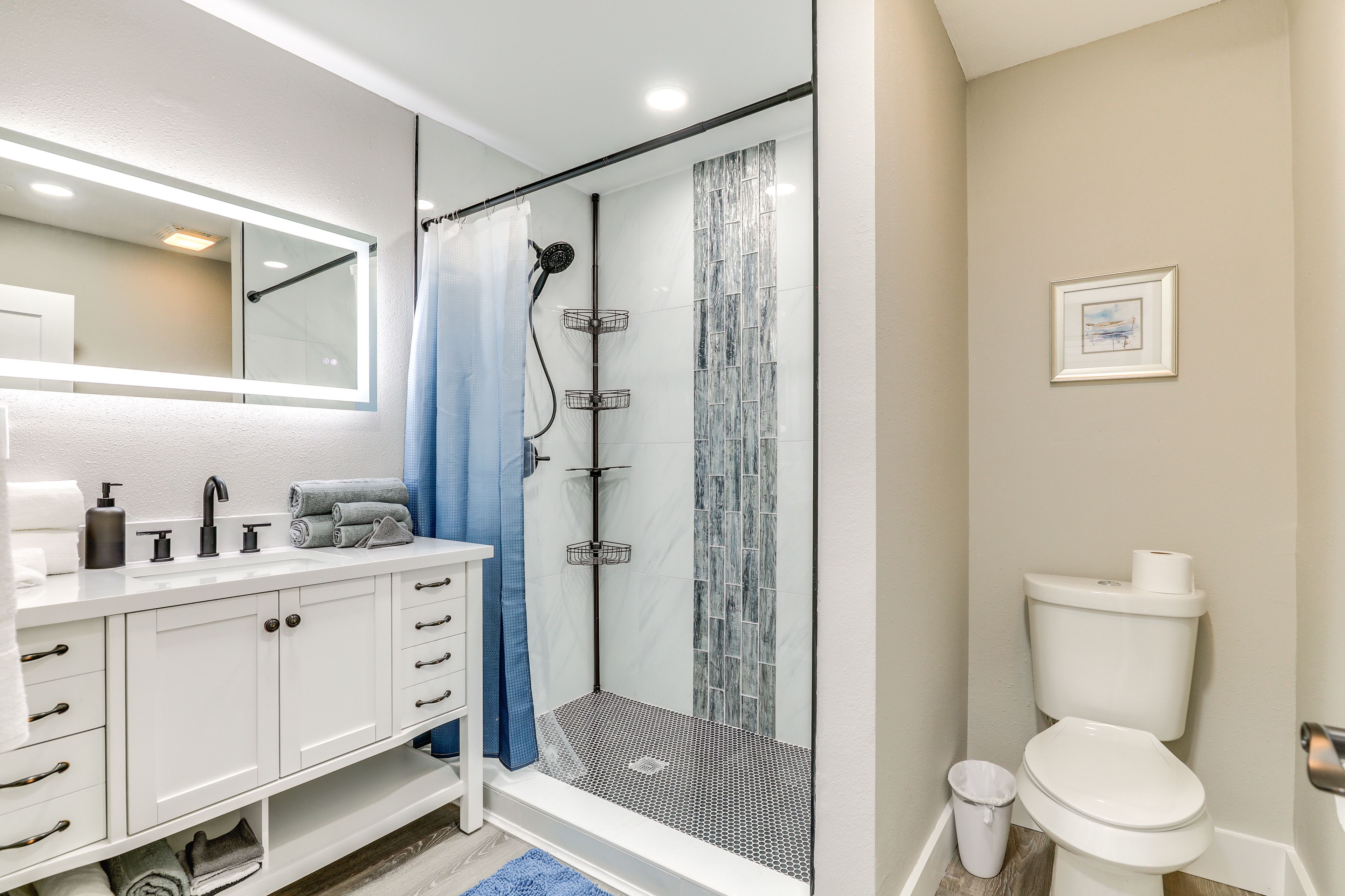 Full Bathroom | Complimentary Toiletries