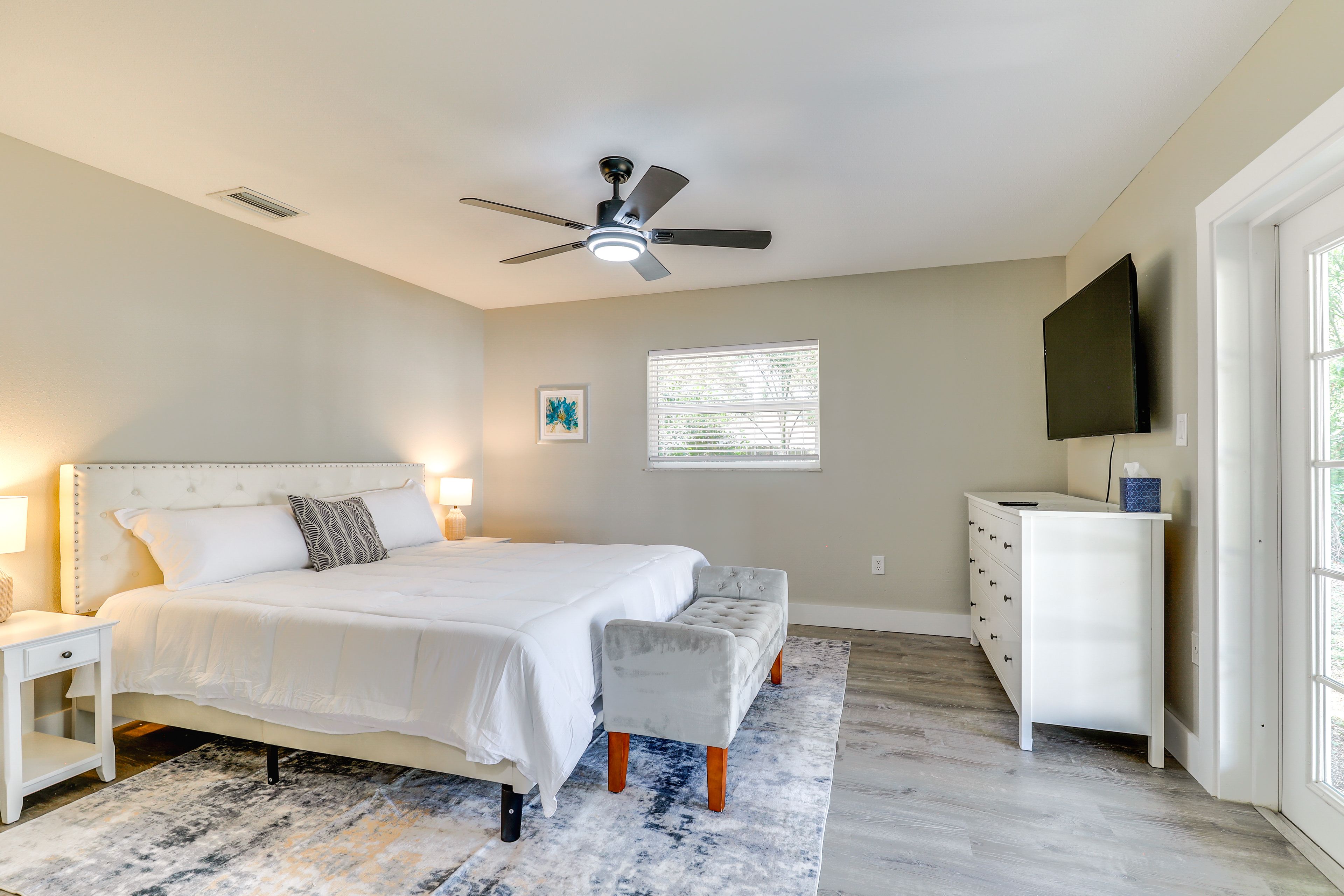 Bedroom 1 | King Bed | En-Suite Bathroom