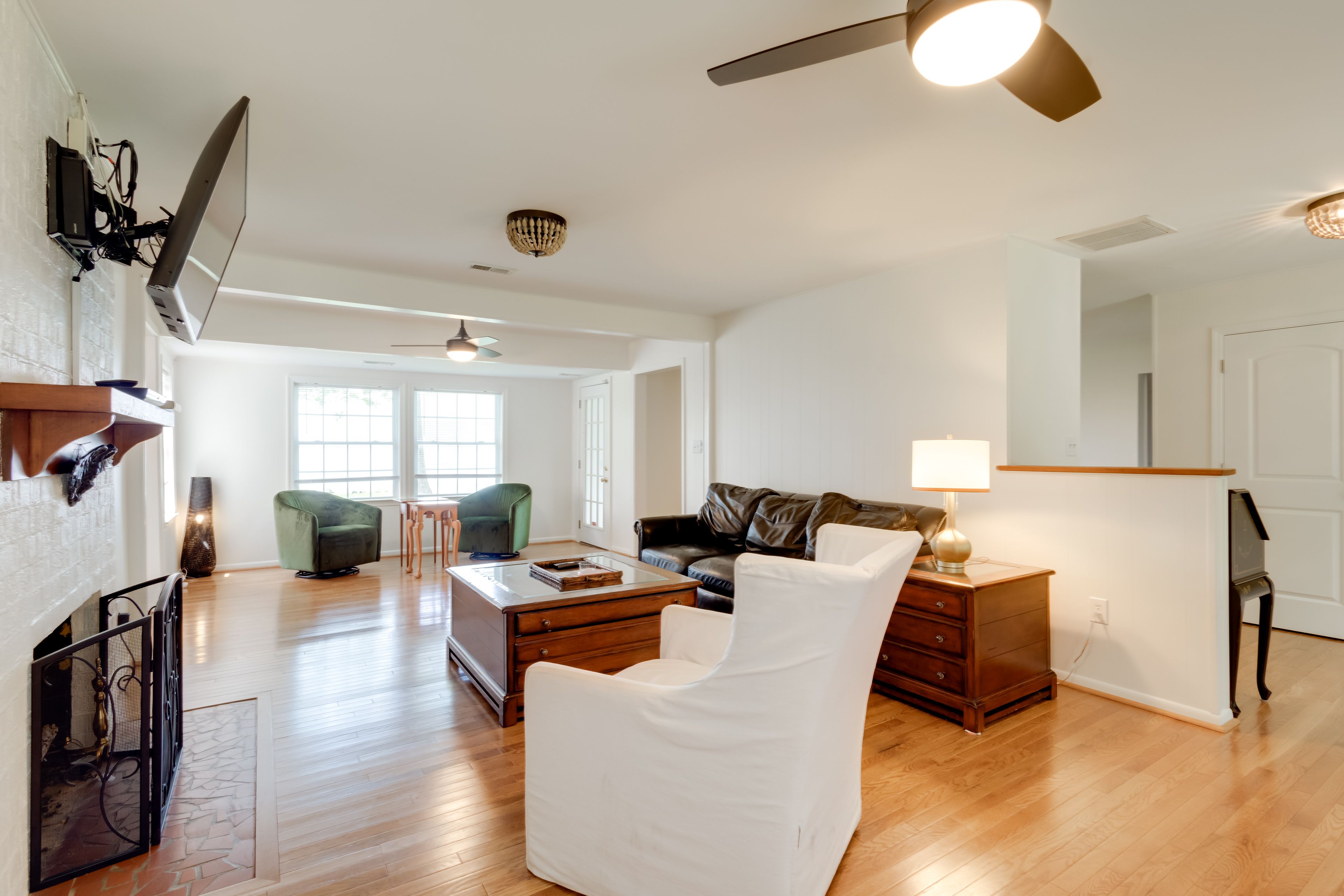 Living Room | Smart TV | Fireplace