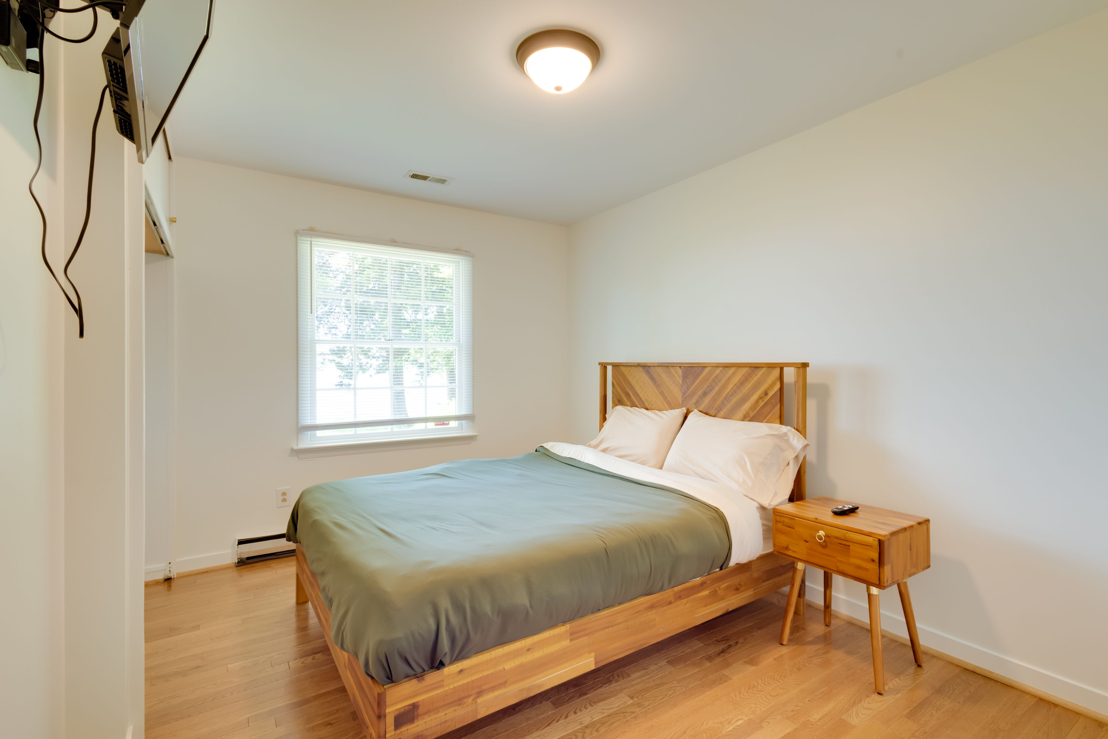 Bedroom 2 | Queen Bed | Smart TV
