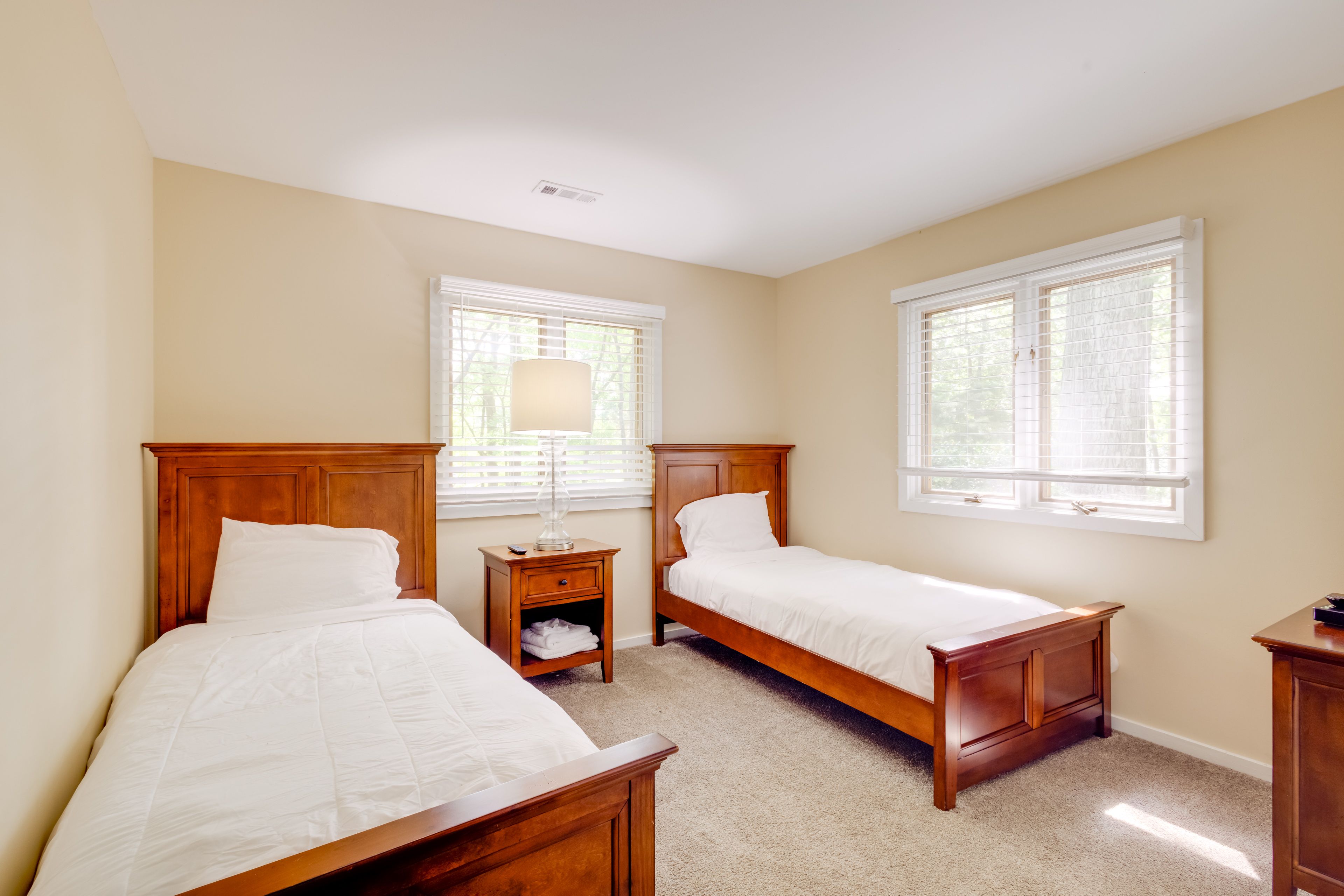 Bedroom 3 | 2nd Floor | 2 Twin Beds | Smart TV