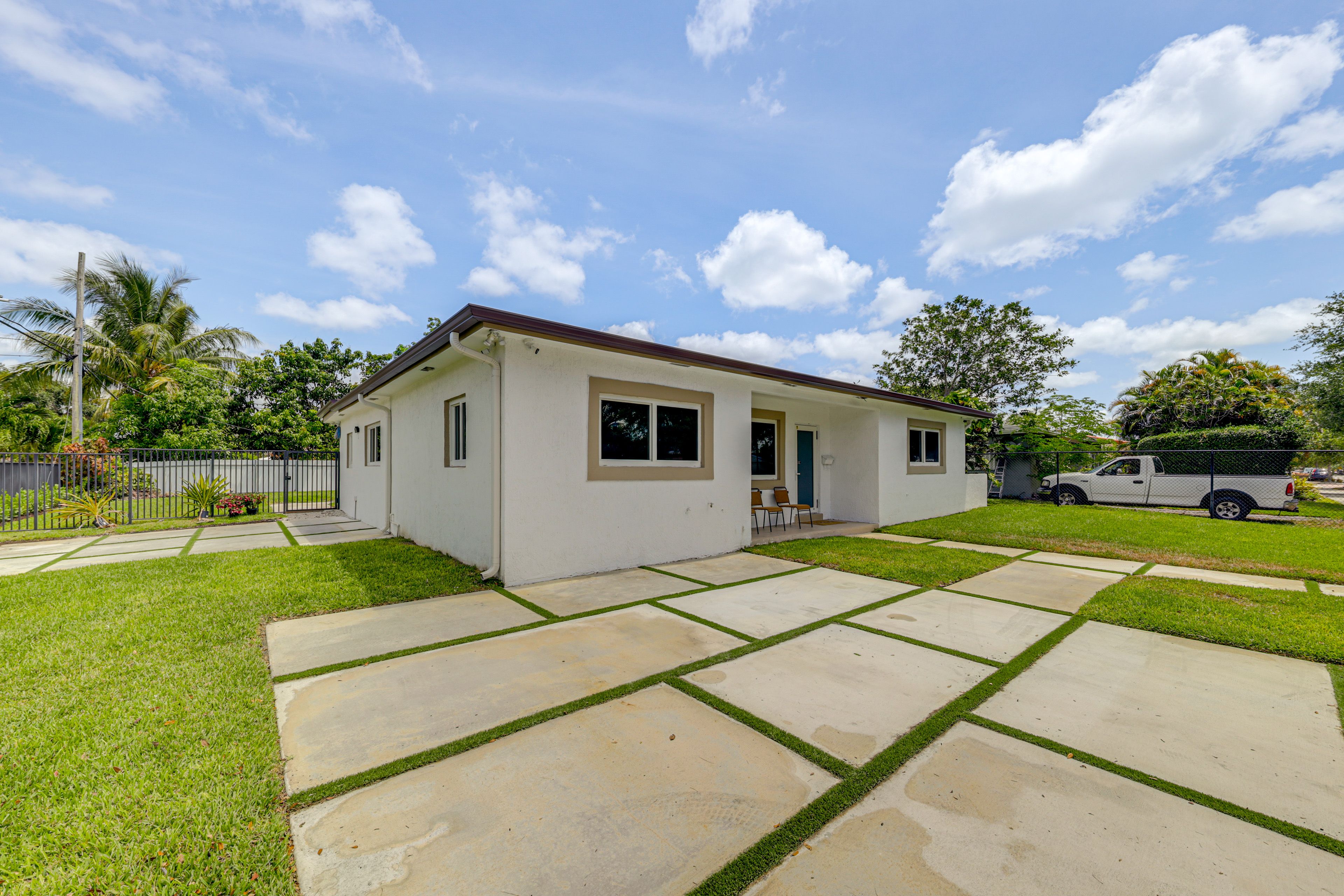 Parking | Shared Driveway (4 Vehicles)