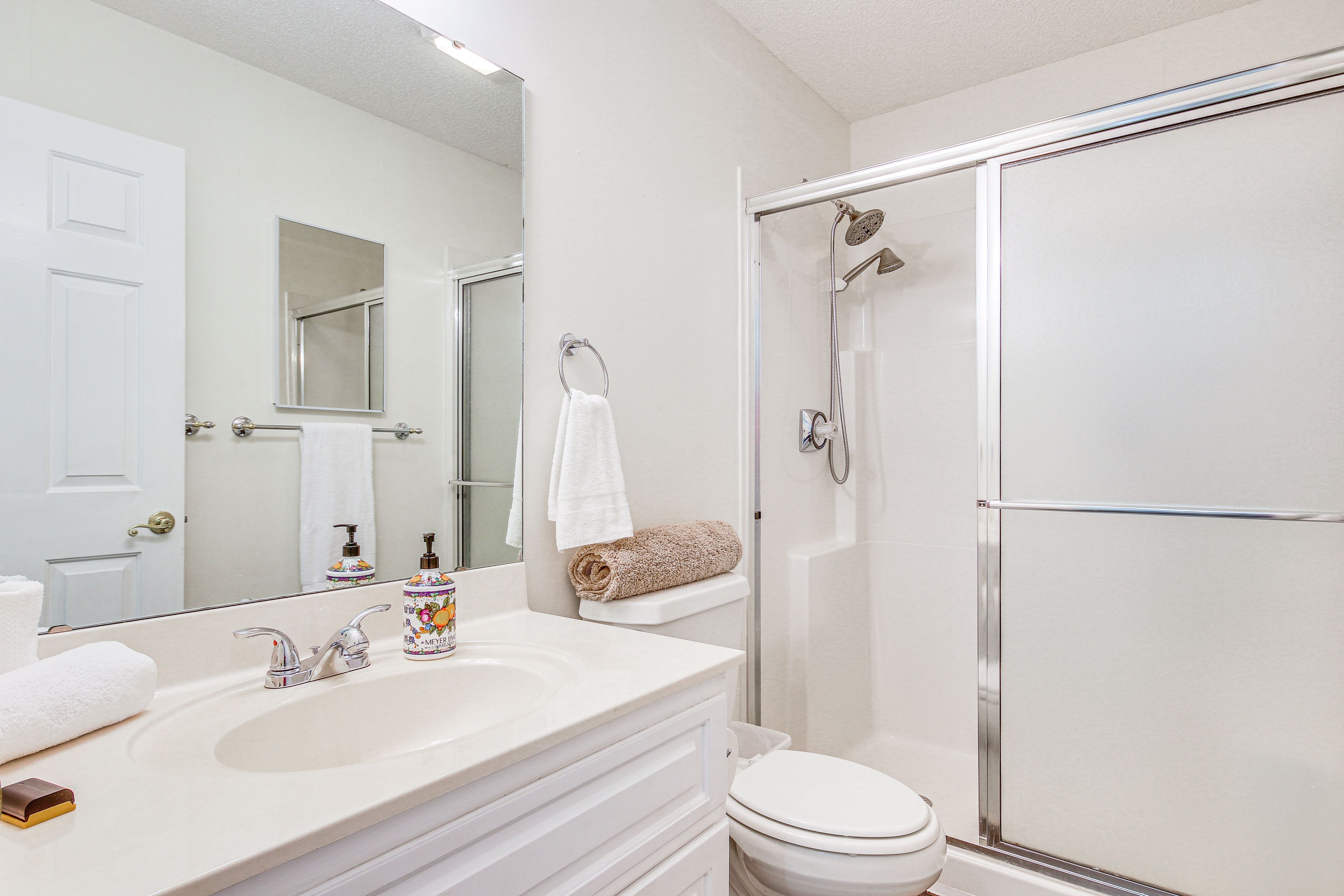 Full Bathroom | Towels Provided