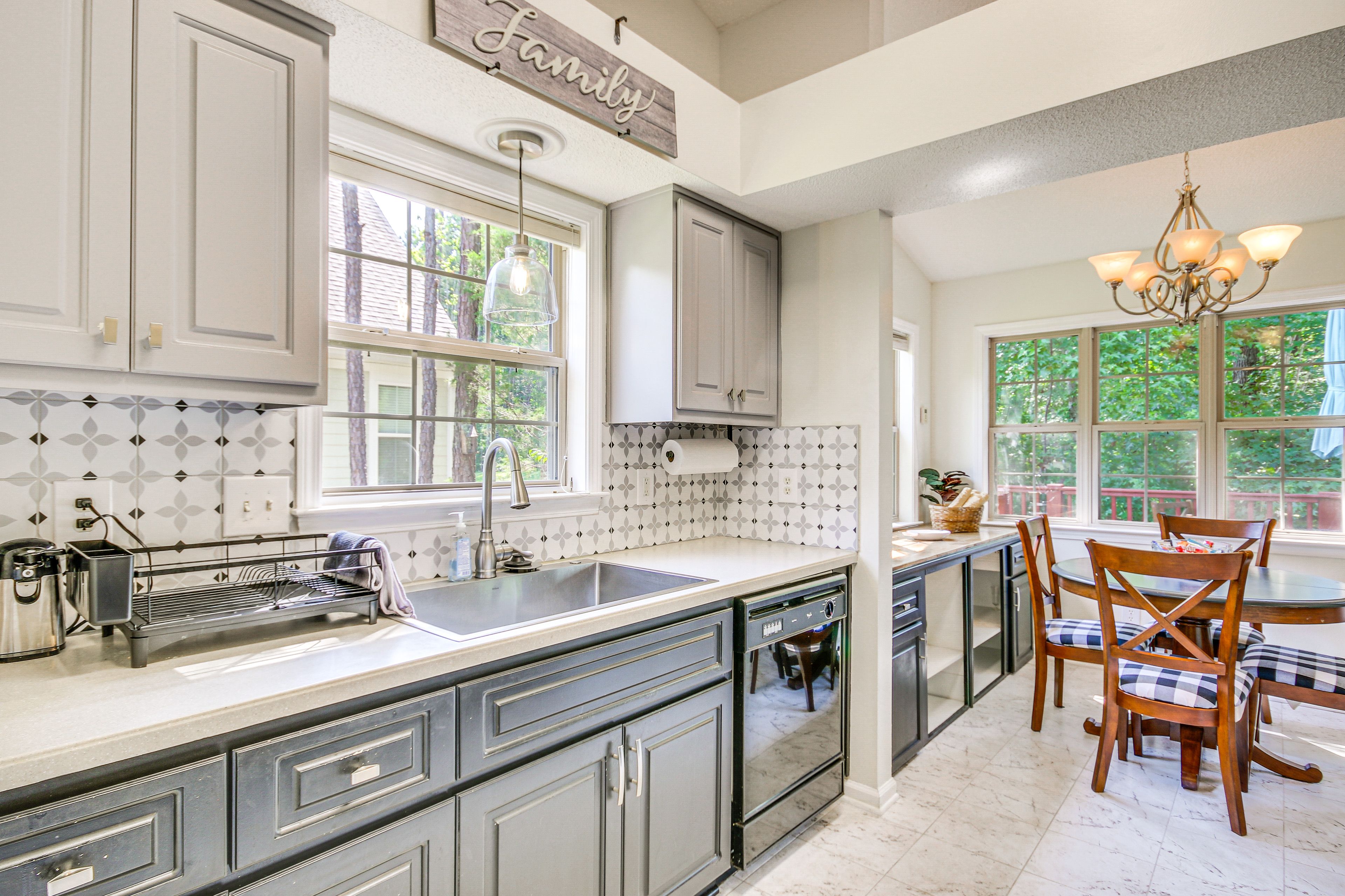 Dining Area | Kitchen