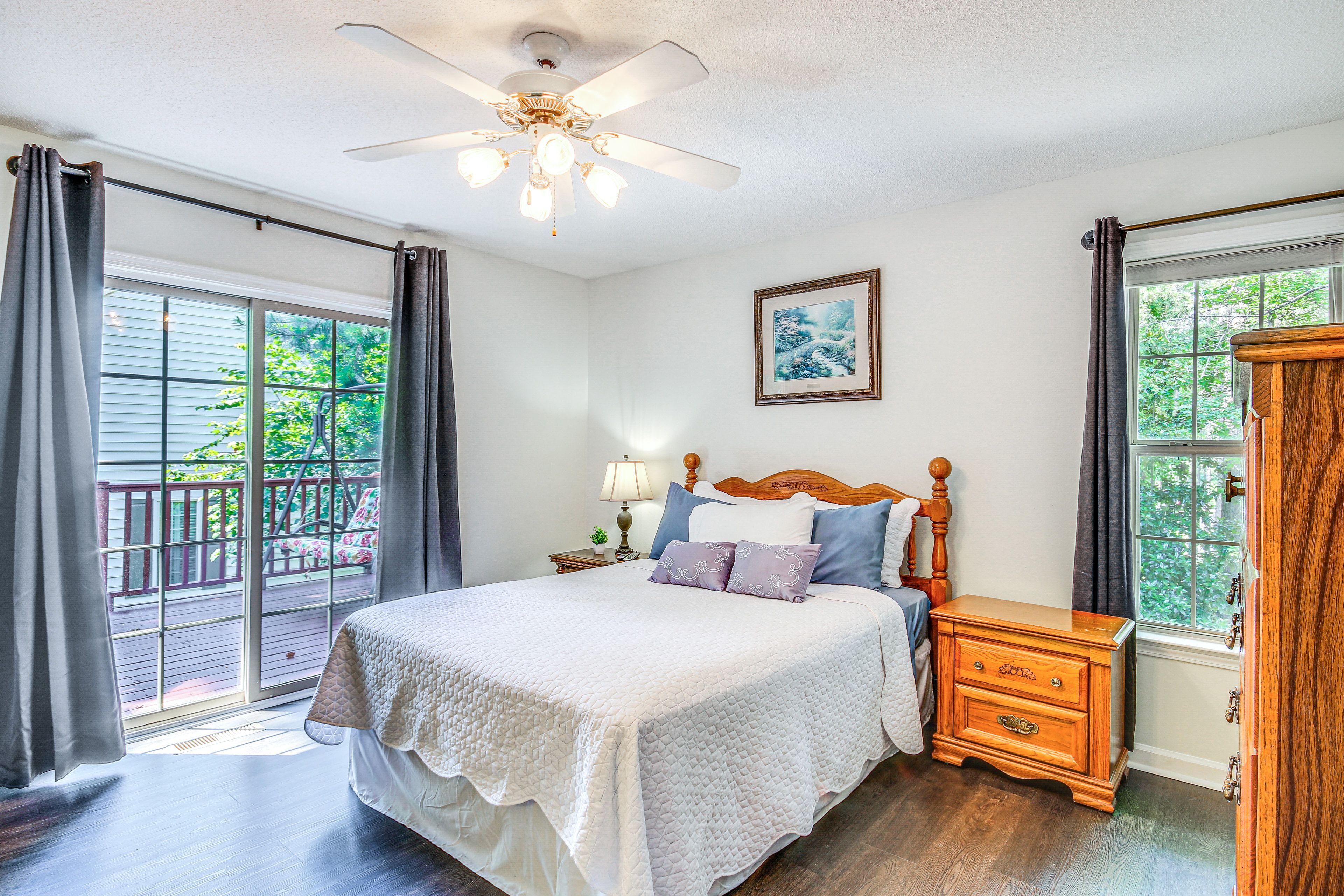 Bedroom 1 | Queen Bed | Flat-Screen TV w/ Cable