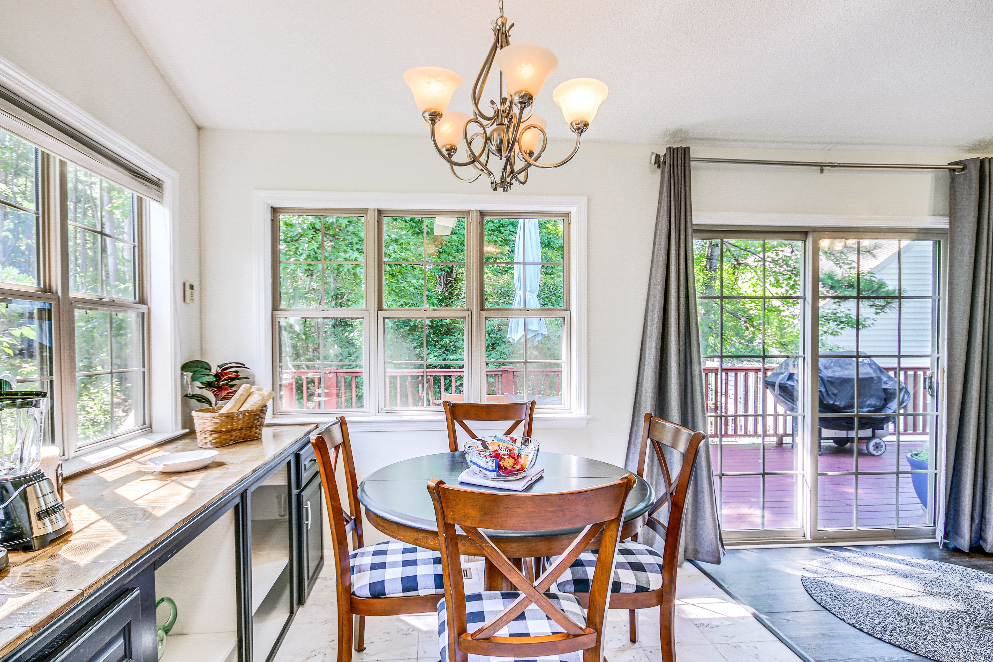 Dining Area | Dishware/Flatware