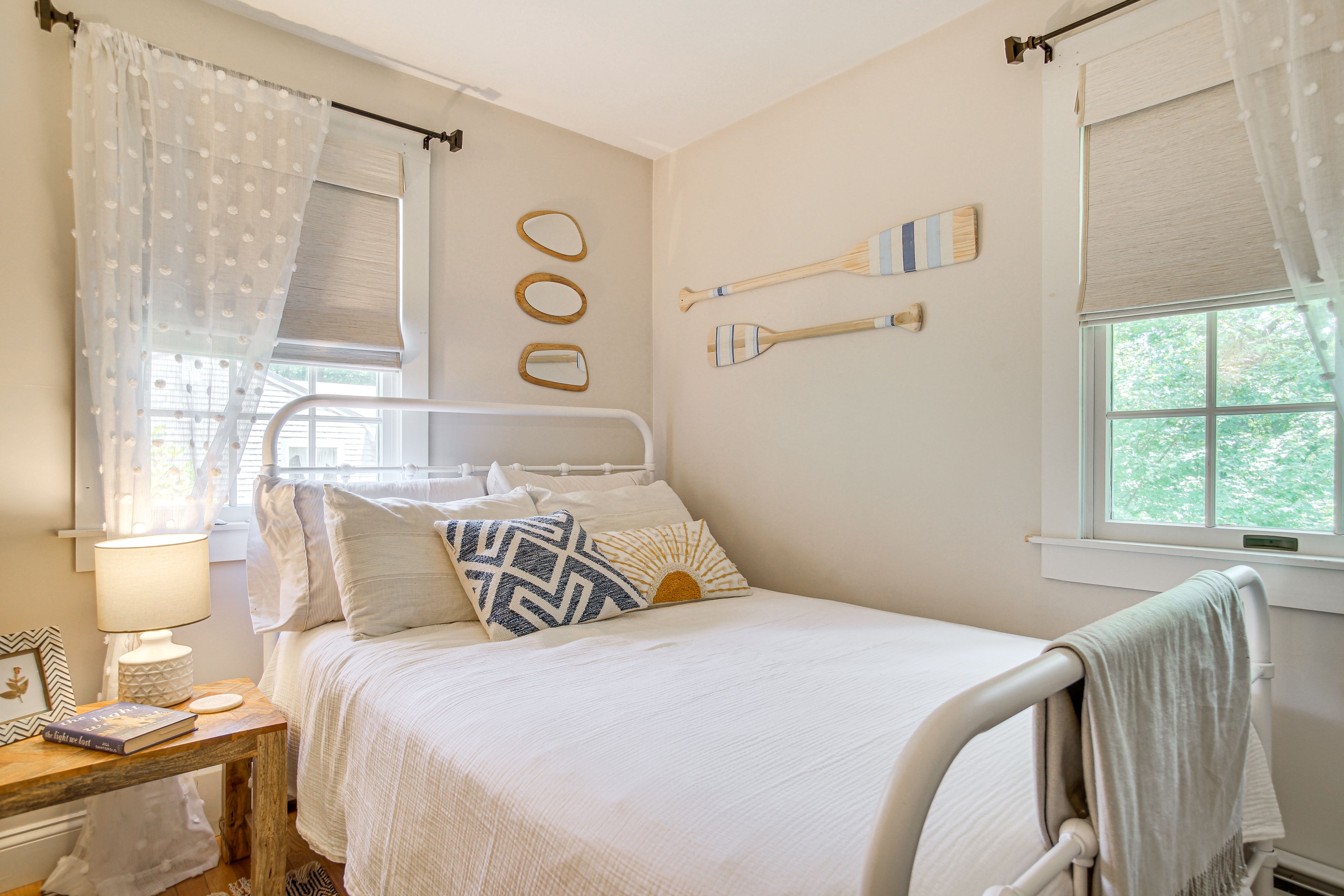 Bedroom 1 | Queen Bed | Linens Provided | 1st Floor
