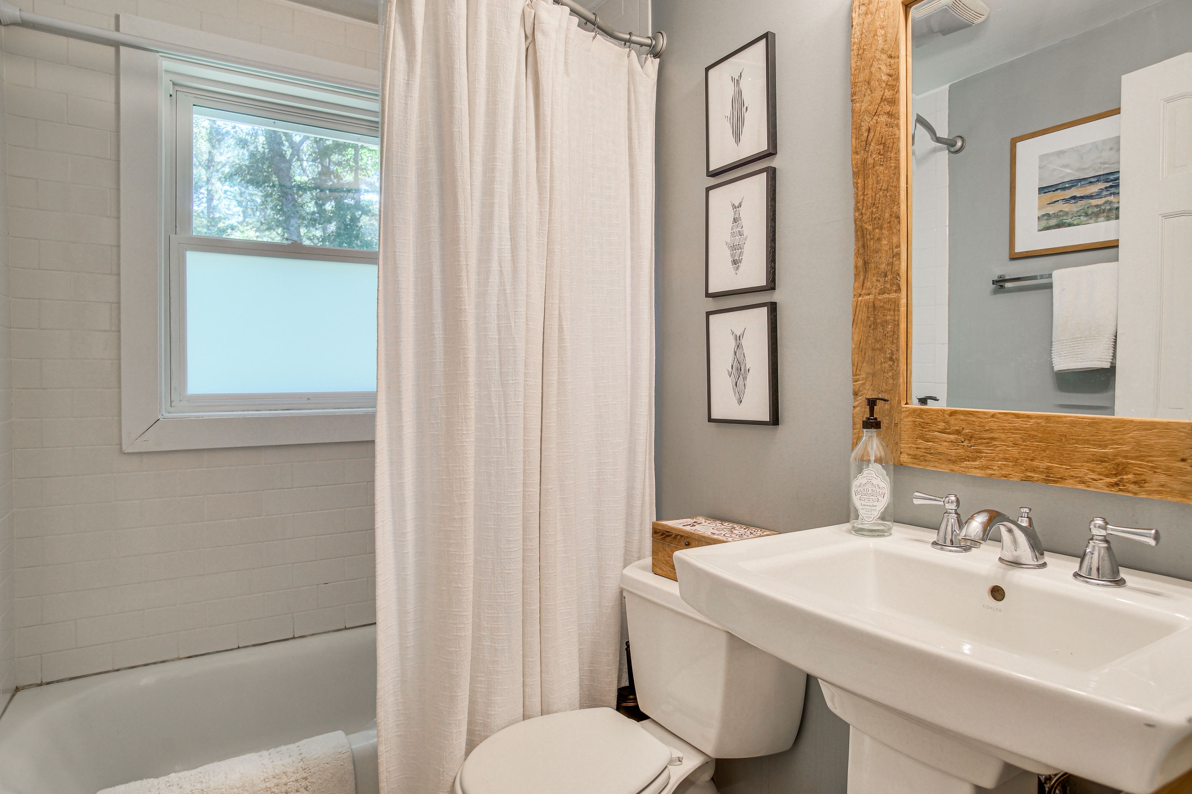 Full Bathroom | Towels Provided | 1st Floor